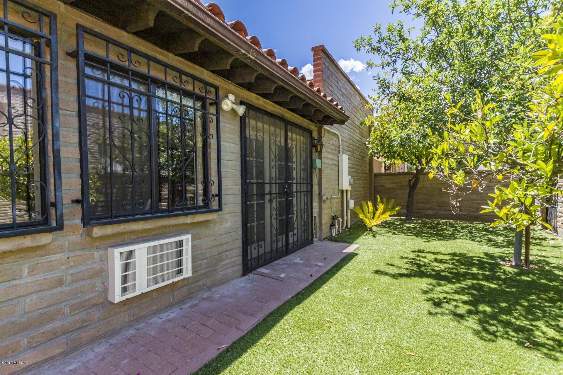 Villas De La Canada (1-74) - Residential