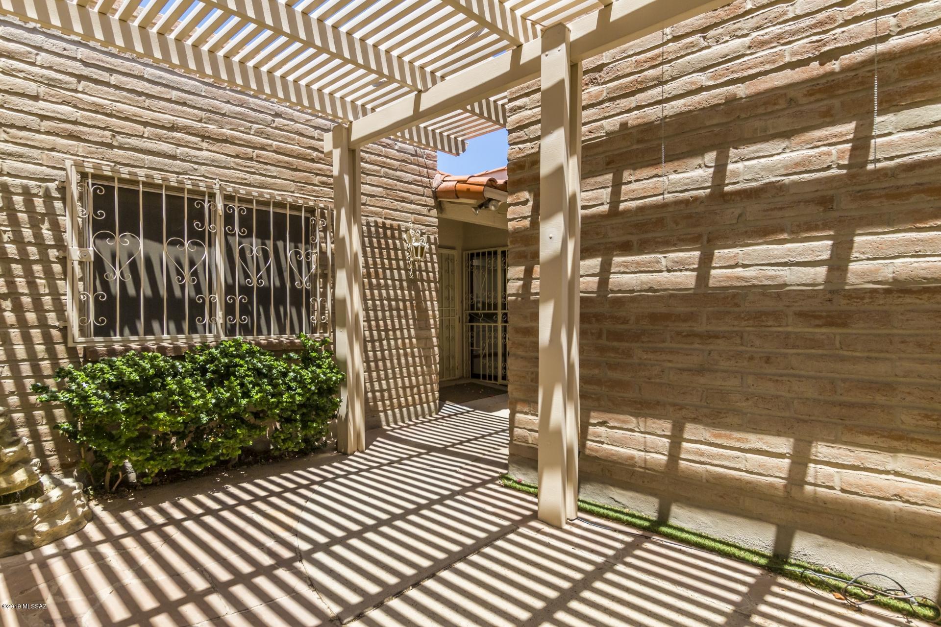Villas De La Canada (1-74) - Residential