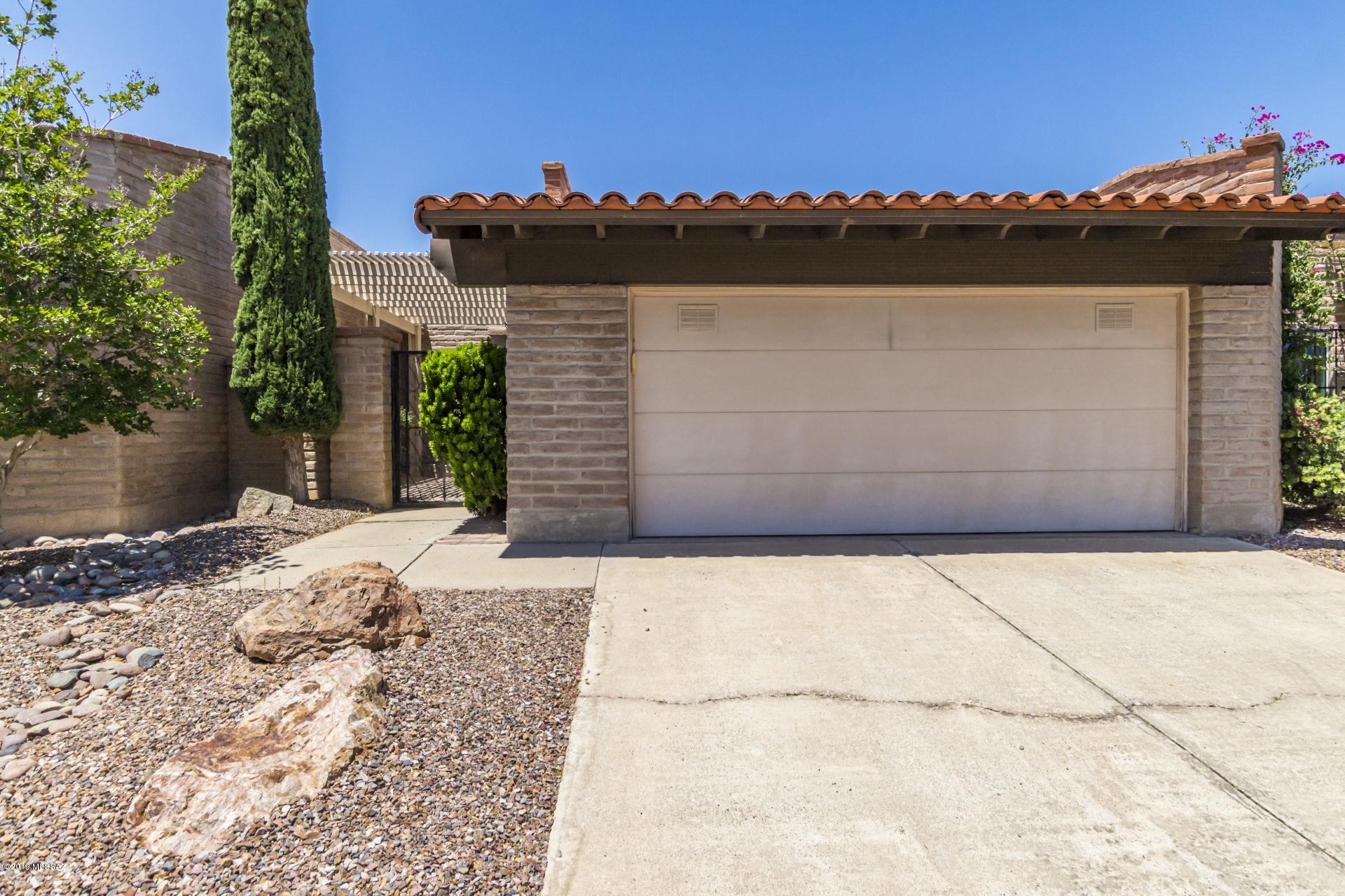 Villas De La Canada (1-74) - Residential