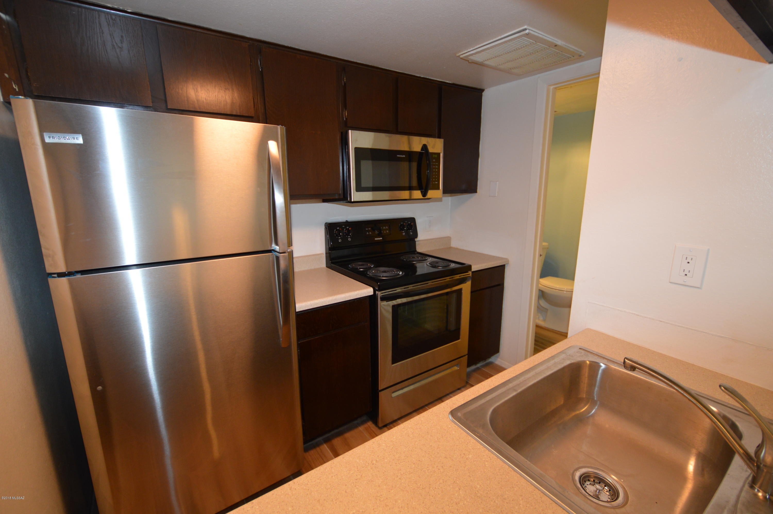 Spacious 2-story 1BR in the Monaco! Located close to the entrance, this amazing unit has plenty to offer! Large upstairs common area with spacious living area, galley style kitchen, and a half-bath for guests! Upstairs balcony with a view of the mountains! Private downstairs bedroom! Laundry and full bath located downstairs for comfort and privacy! Access to fenced yard from downstairs as well! Don't miss out on this wonderful home! CALL TODAY!