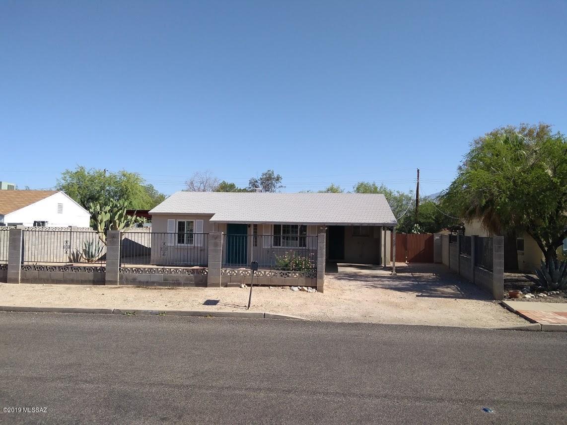 Only minor touch ups to make this your home or a great rental! Plantation shutters, 9 ceiling fans, 10 x 34 family room, 10 x 36 covered patio, AC & gas heat & master cooler, walled front and back yards with a special area for outdoor entertaining.