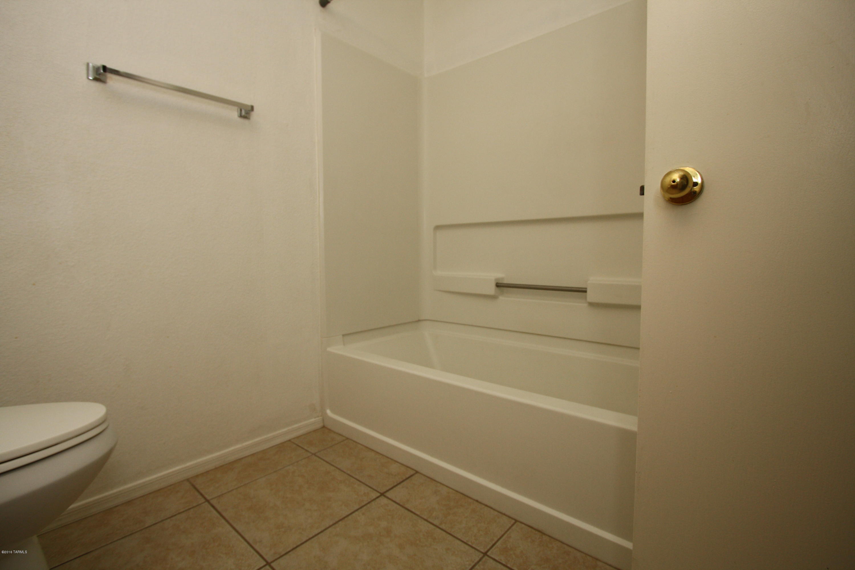 Arizona La Victoria (1-131) - Residential Lease