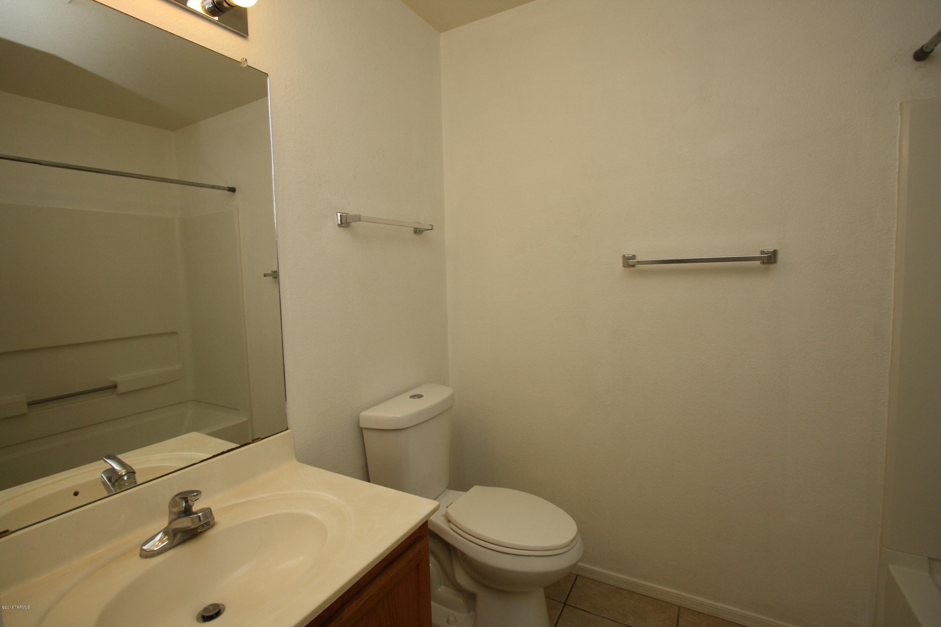 Arizona La Victoria (1-131) - Residential Lease