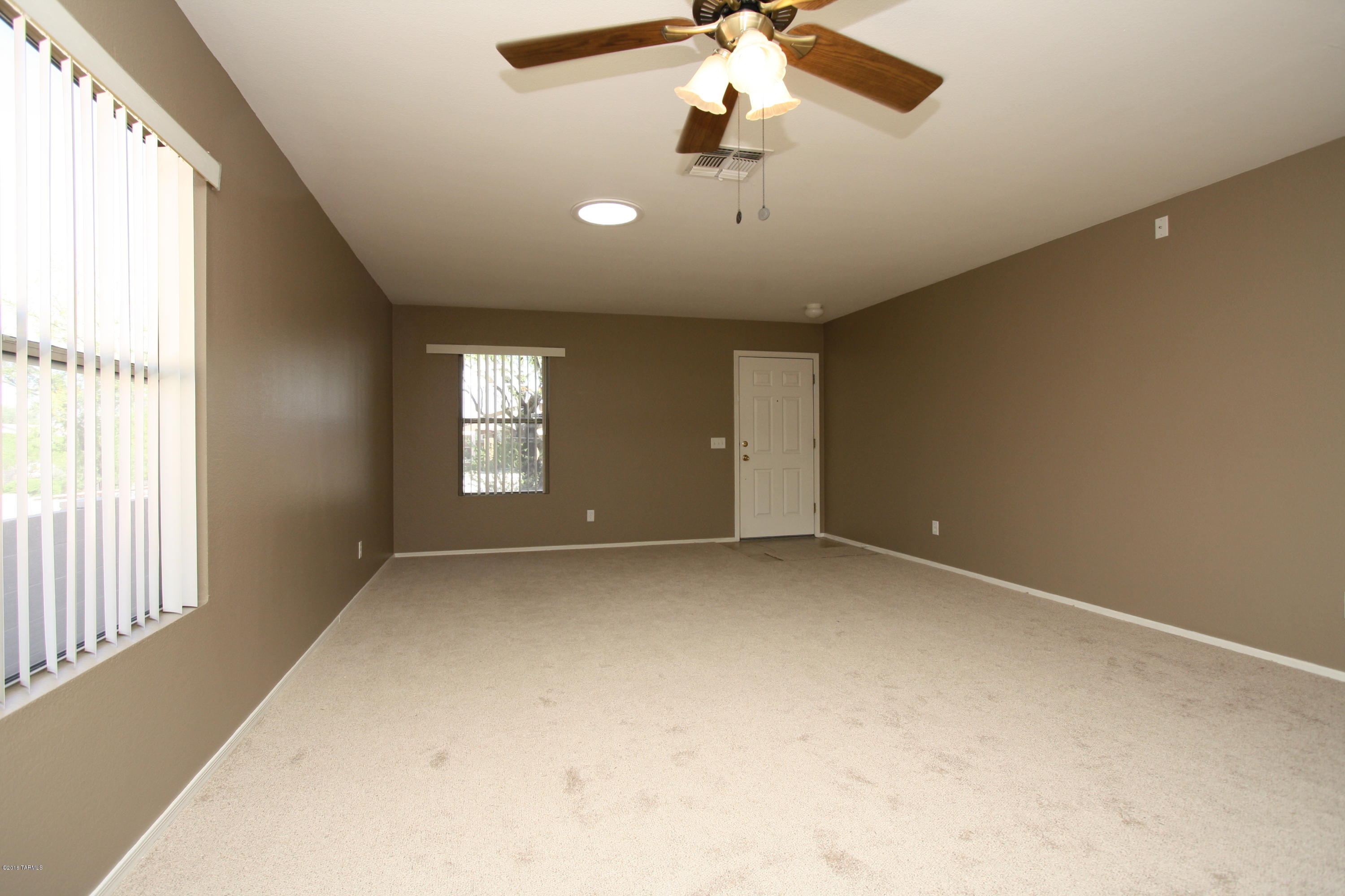 Arizona La Victoria (1-131) - Residential Lease
