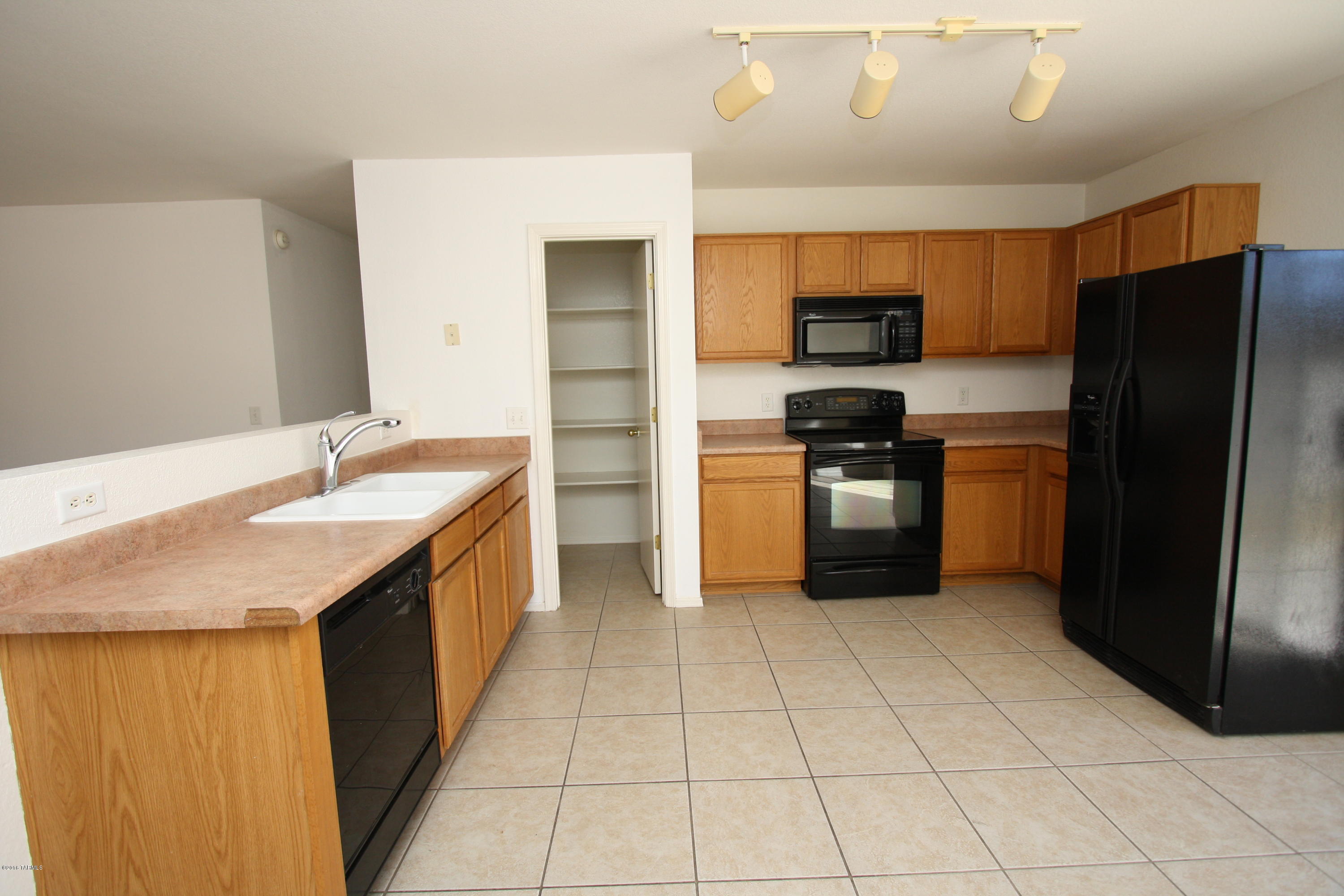 Arizona La Victoria (1-131) - Residential Lease