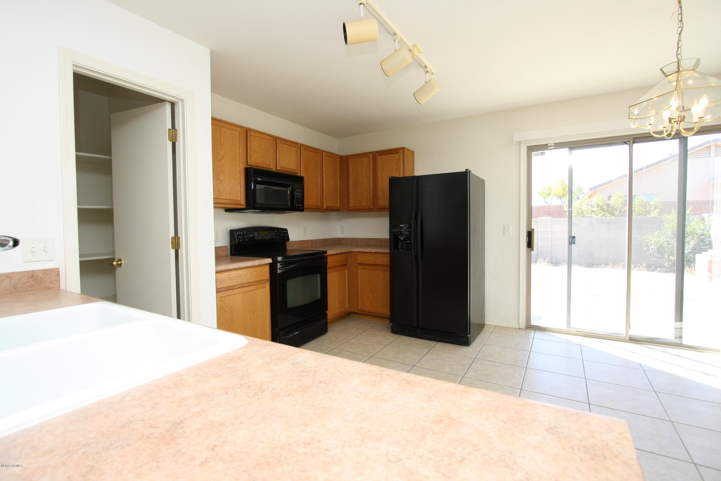 Arizona La Victoria (1-131) - Residential Lease