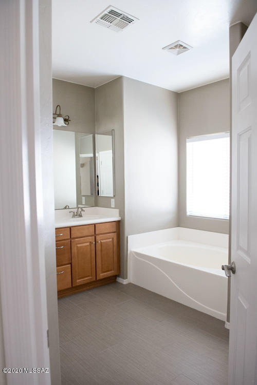Rancho Del Lago (101-206) - Residential Lease