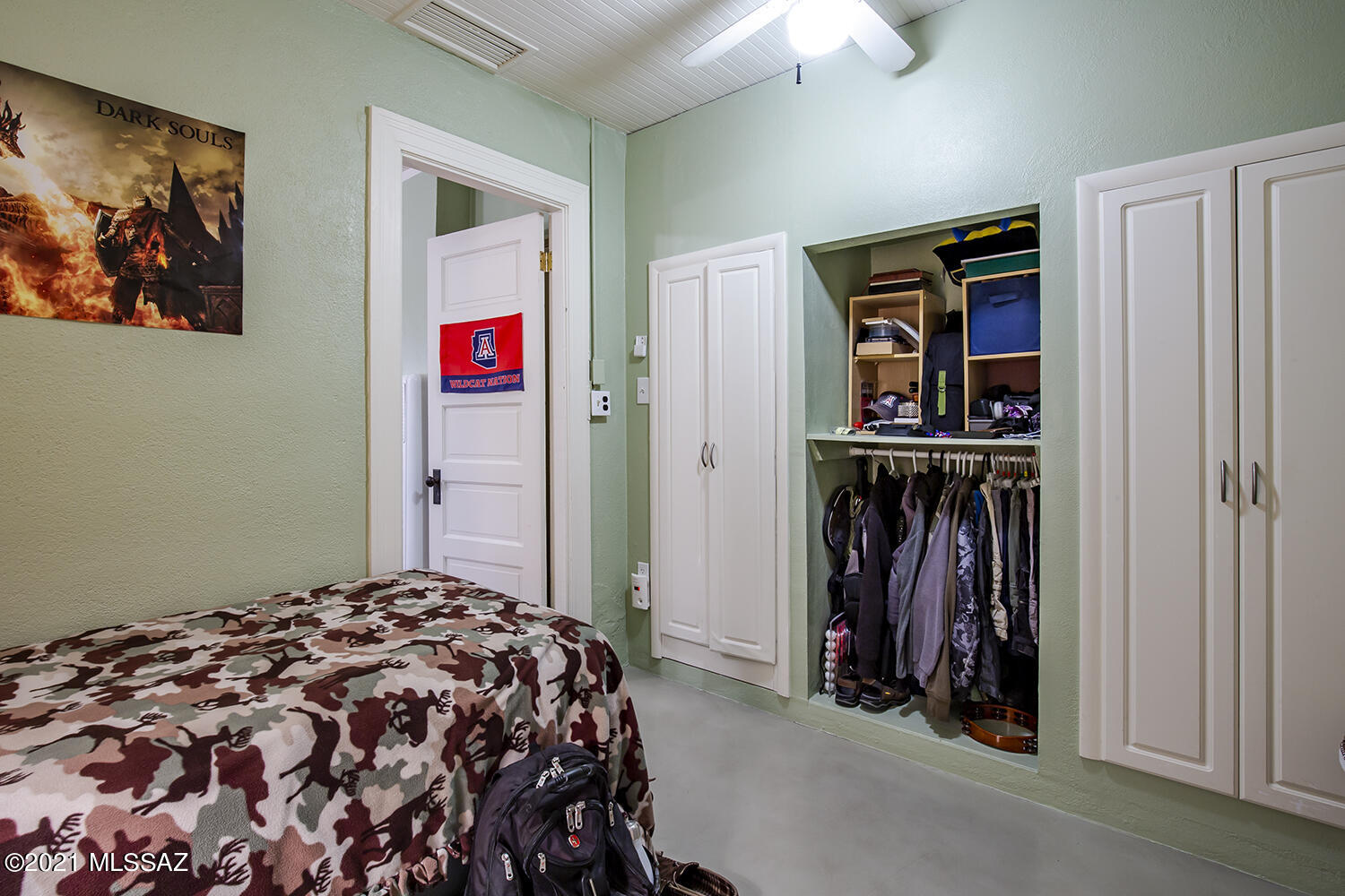 University Manor - Residential