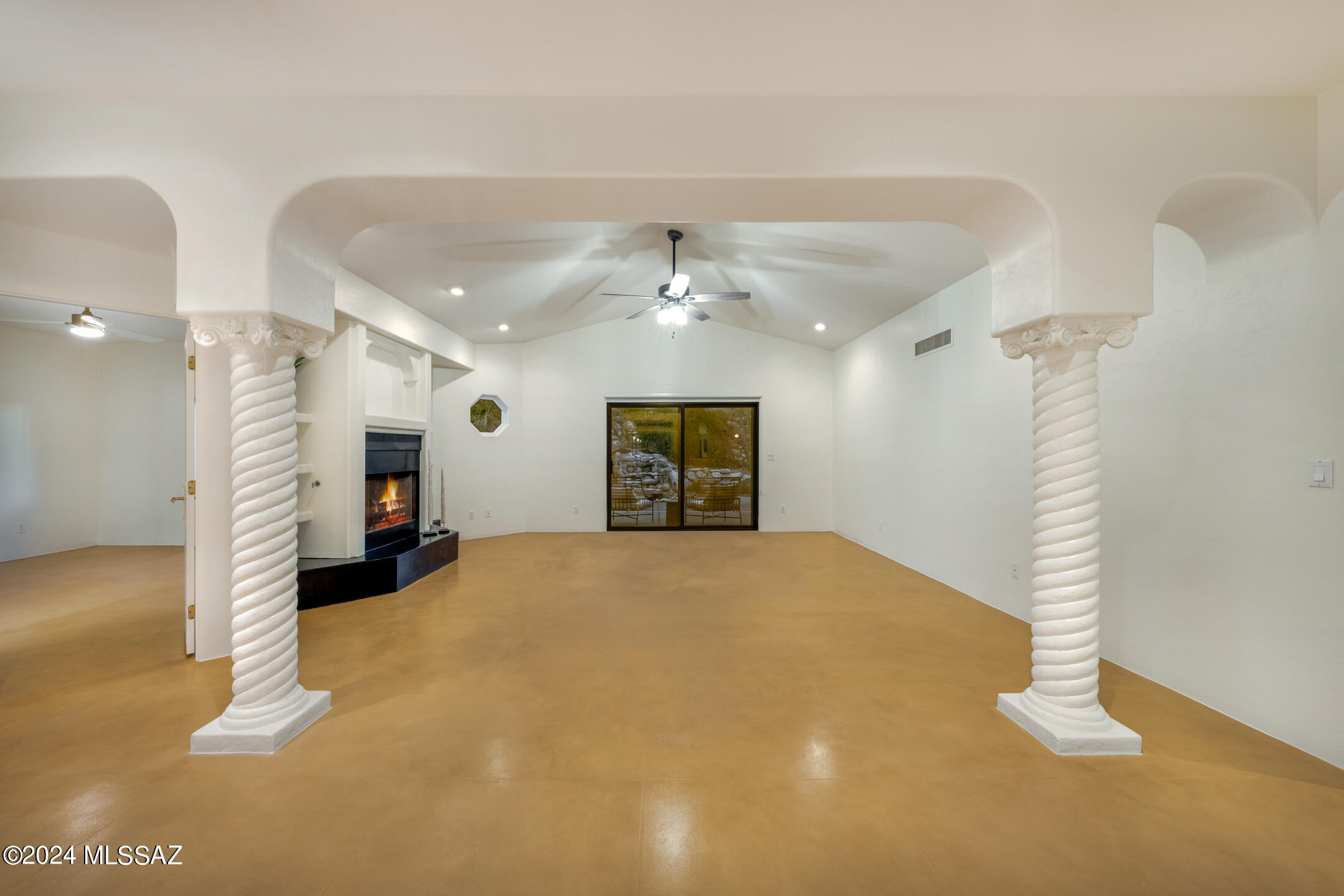 Finisterra II (211-302) - Residential
