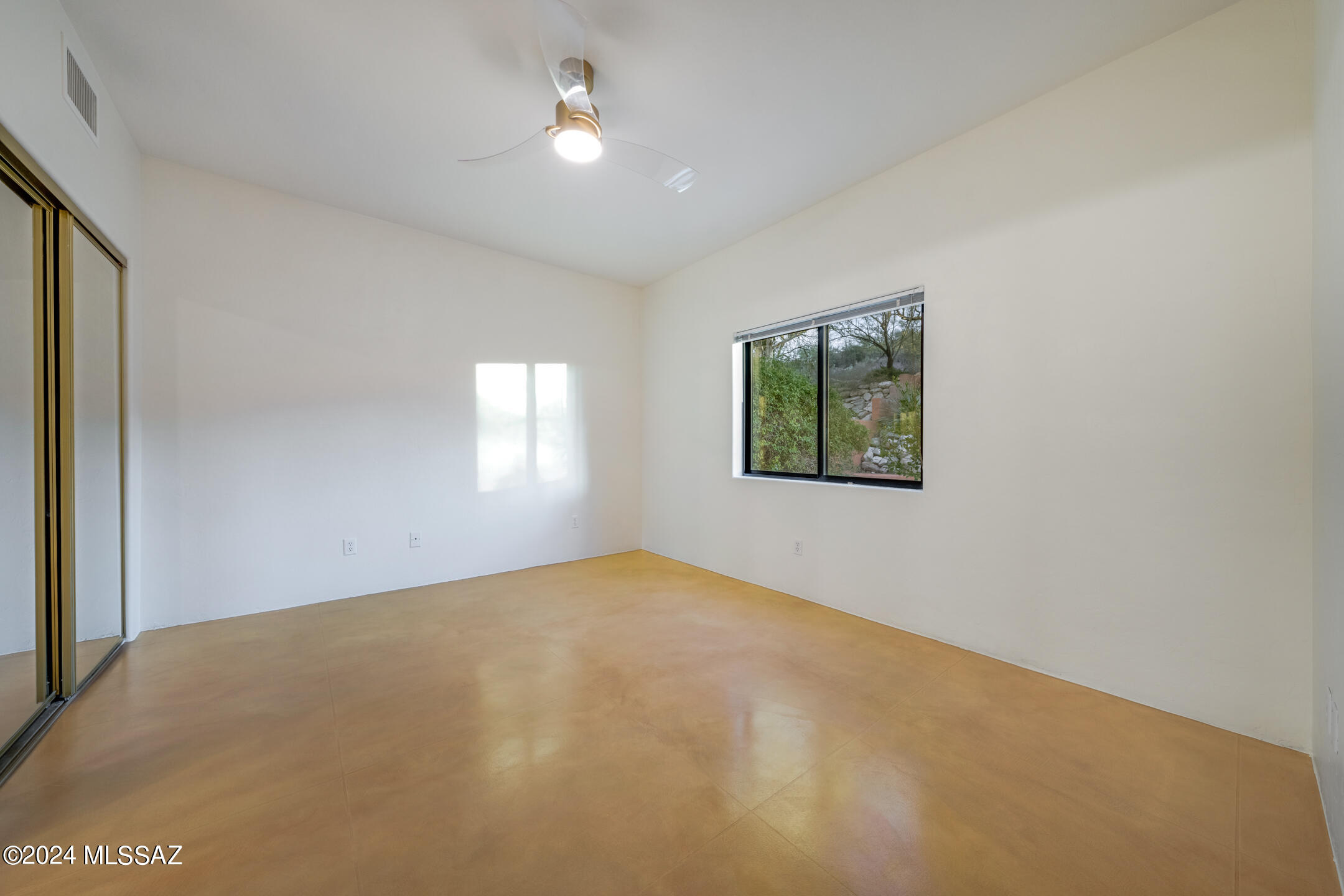 Finisterra II (211-302) - Residential