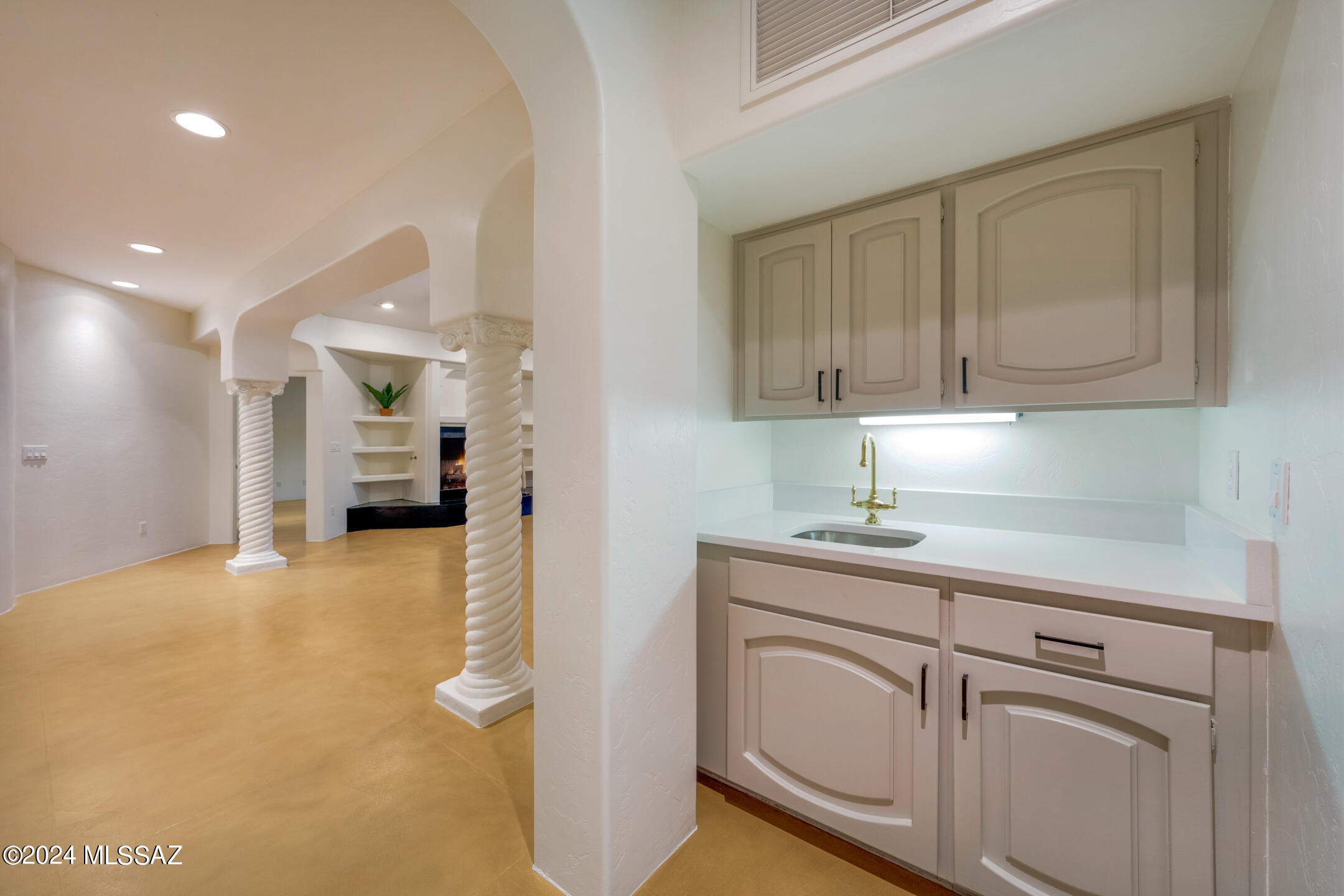 Finisterra II (211-302) - Residential