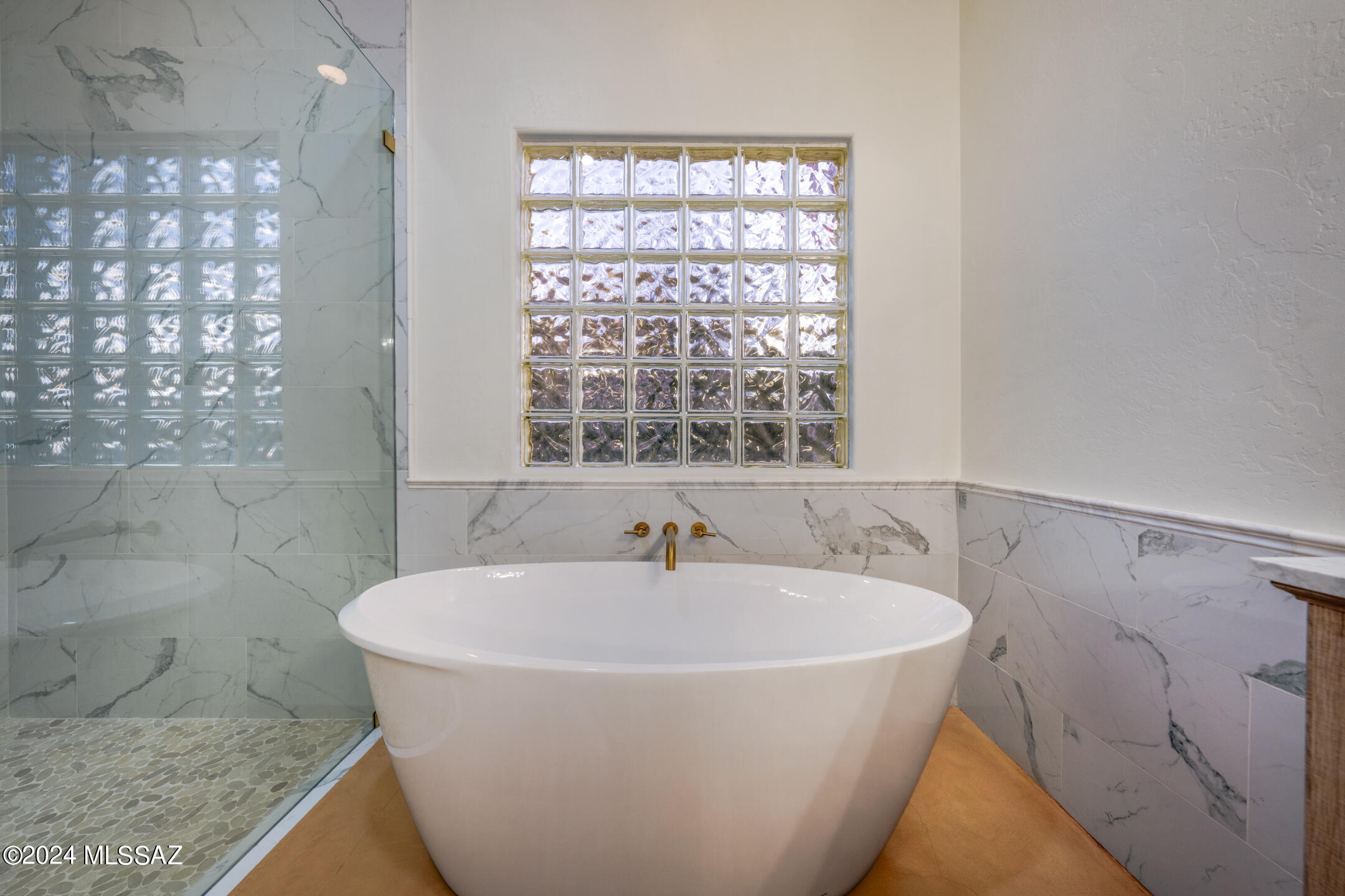 Finisterra II (211-302) - Residential