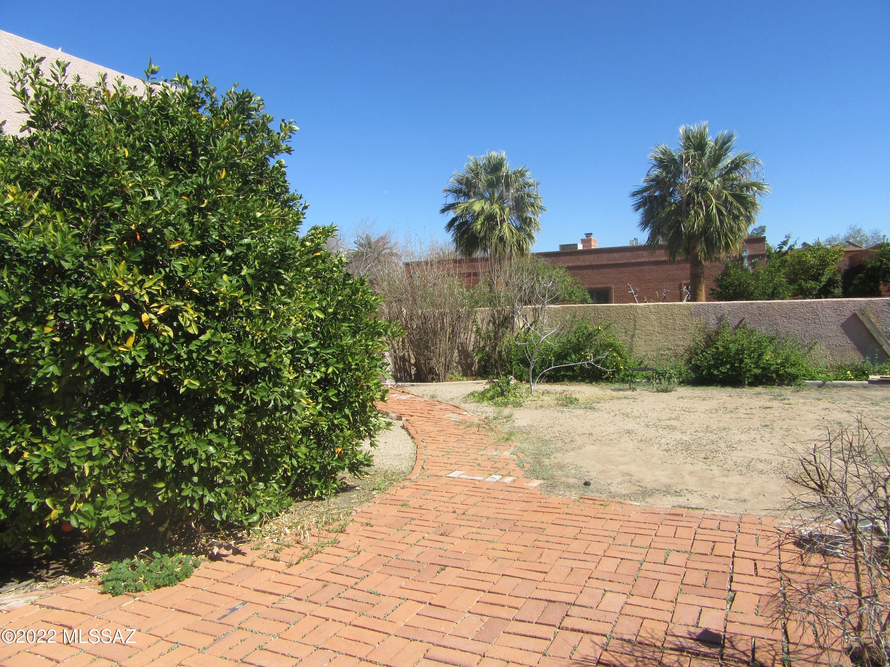 University Manor - Residential