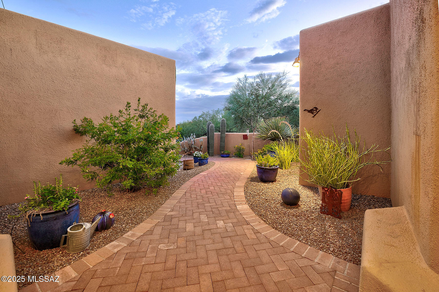 Las Alturas (1-167) - Residential