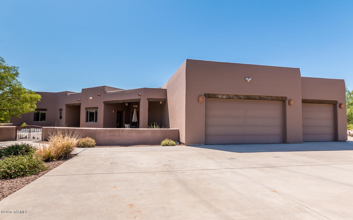 Seller will accept/counter offers between $800k-$825k. A true equestrian delight! Beautiful home & guest home in desirable location that backs up to the beautiful accessible River Walk. Tastefully designed spacious floor plan offering separate living, family, & dining rooms. 3 bedrooms + a den, 5 baths in the main house and a 2 bedroom/1bath guest house. 2 separate covered patios over look a private, mesquite covered, walled back yard on main house. Property does have it's own well, lighted arena, stalls, and pin. Entertainer's dream with plenty of parking for big events with it's own 3 car garage and storage room attached plus a bonus garage with space for 6 cars or all your toys. Very cute large guest house w/ 2 beds/1bath & private yard perfect for the long term visitor. A MUST SEE!