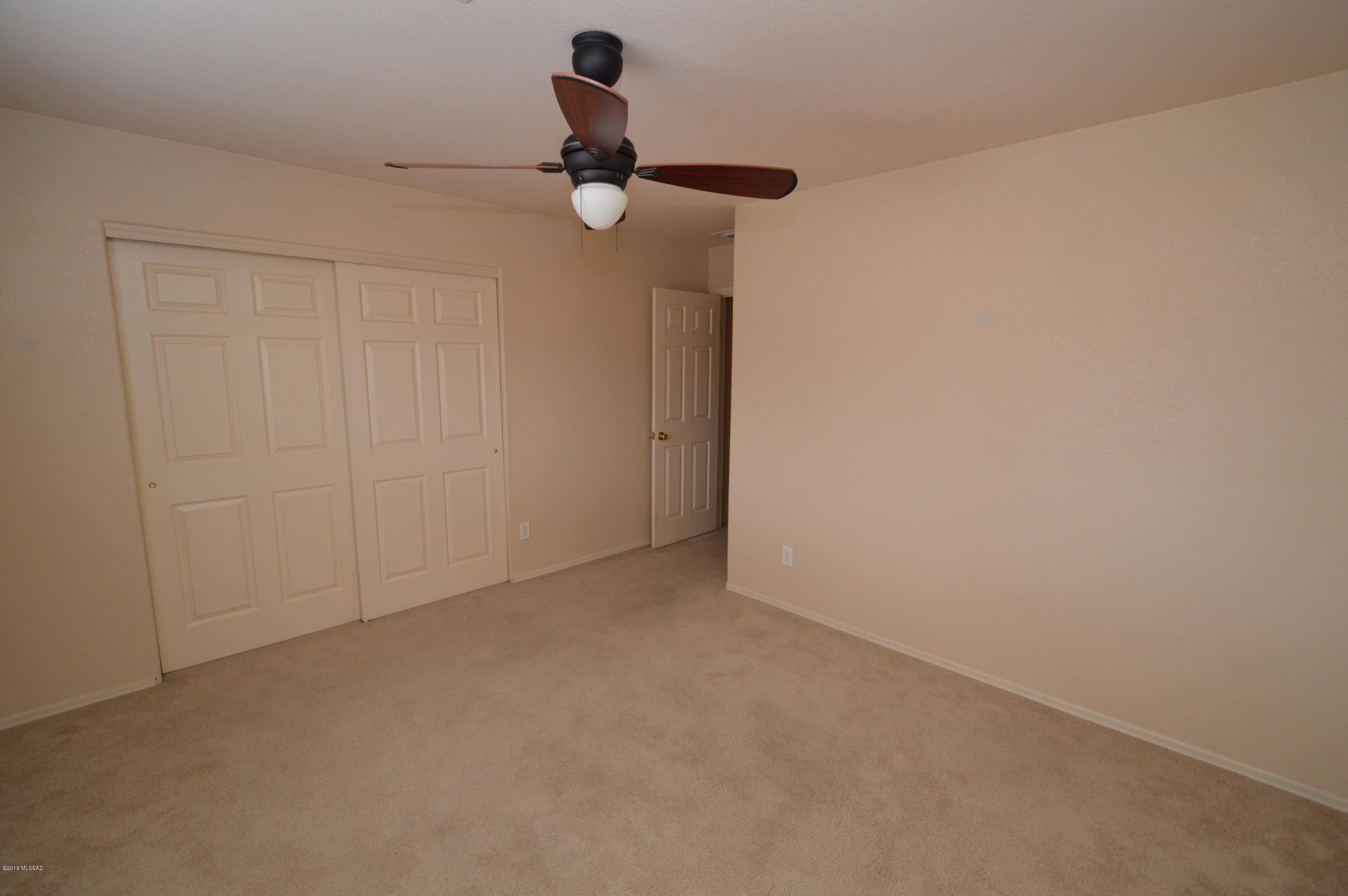 Mountain View Condos. (1-76) - Residential Lease