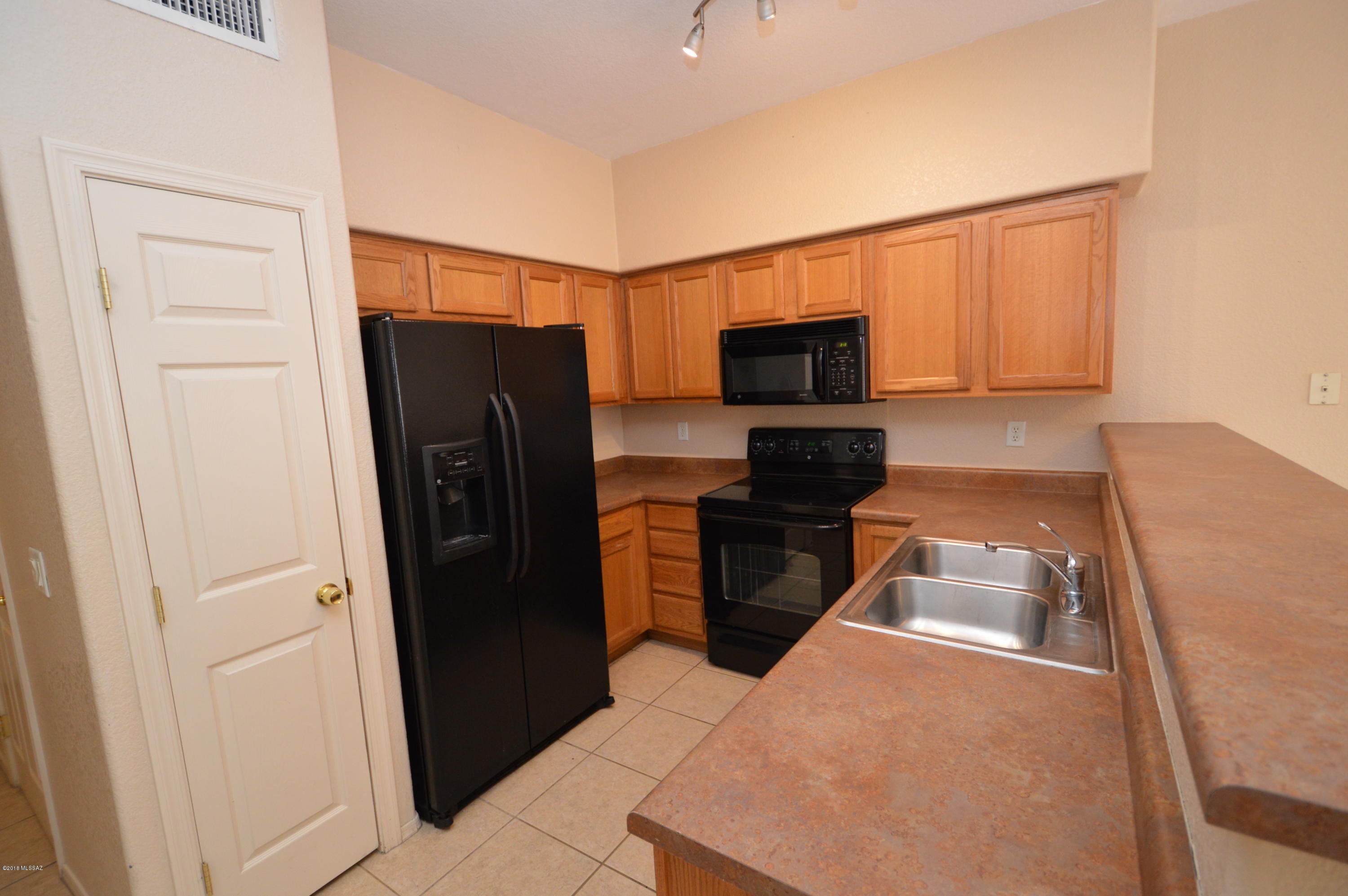 Mountain View Condos. (1-76) - Residential Lease