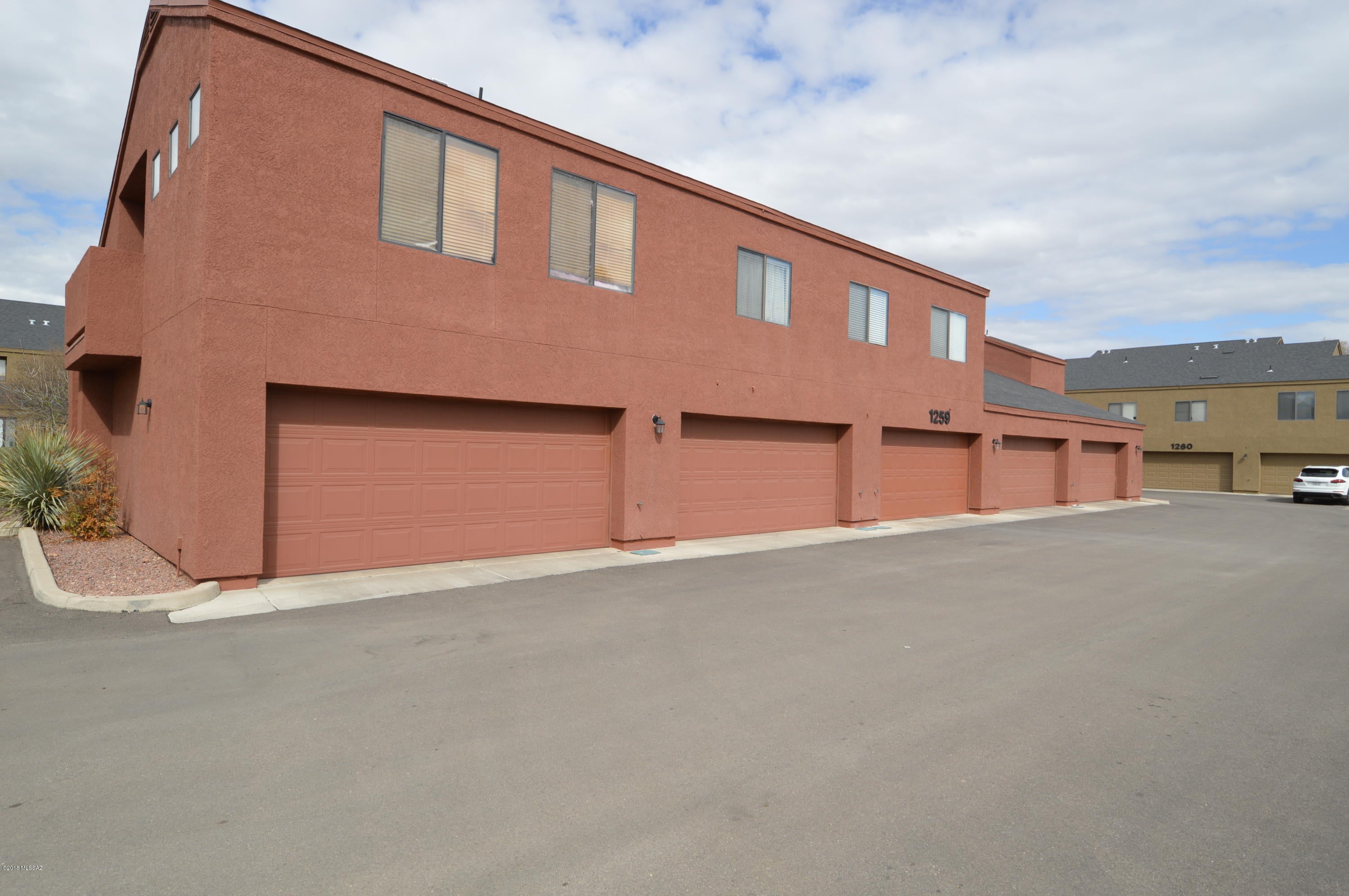 Mountain View Condos. (1-76) - Residential Lease