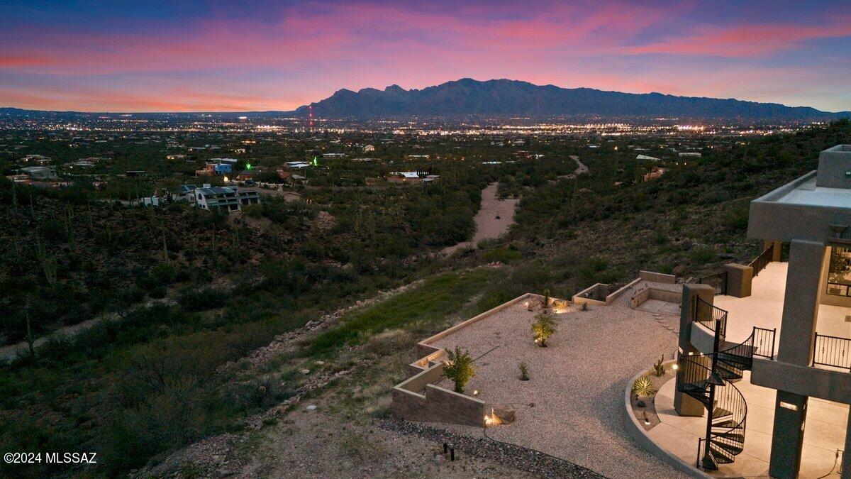 Vista De La Sierra De Dios - Residential