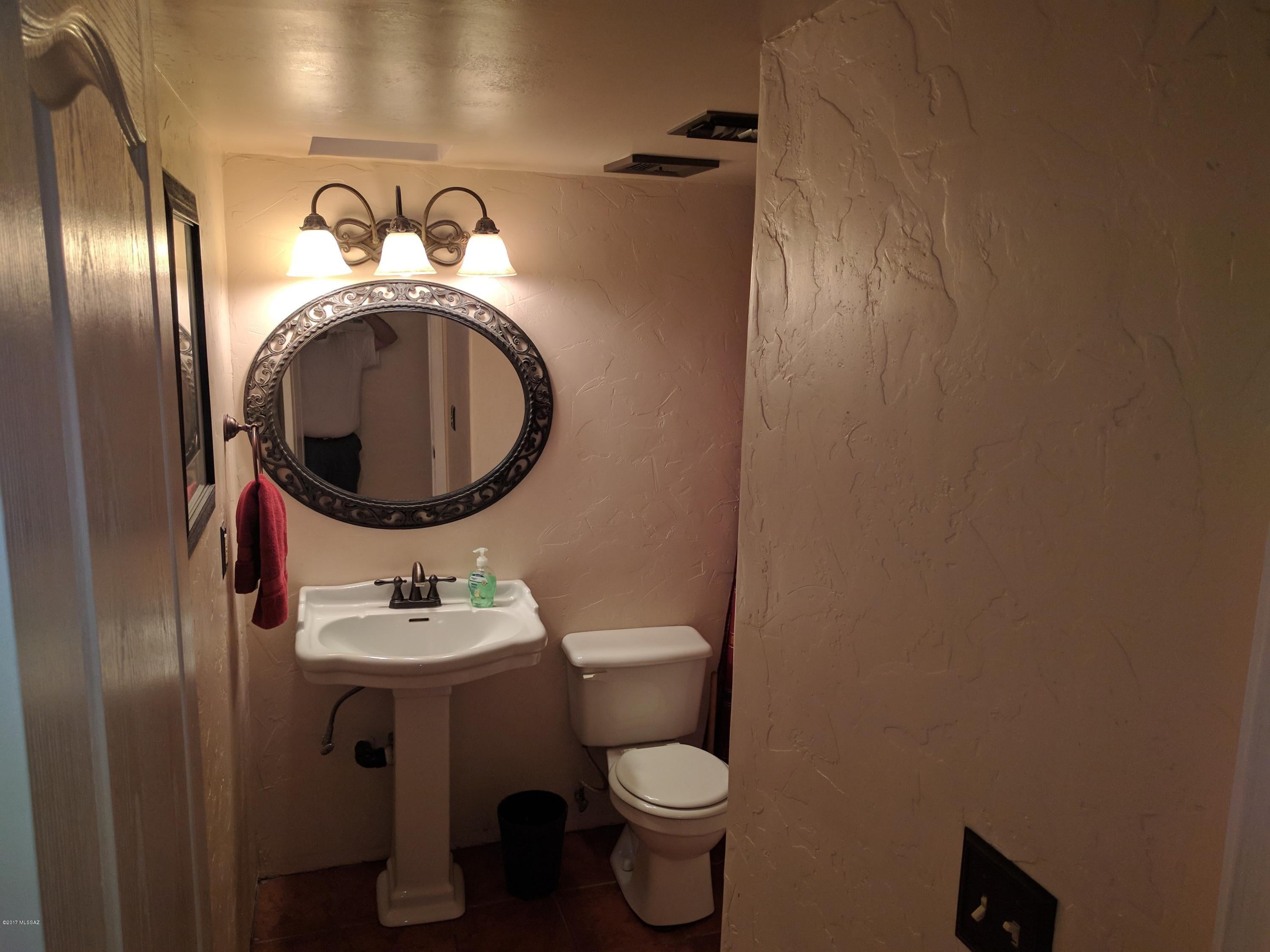 Mission Heights NO. 5 (1-102) - Residential Lease