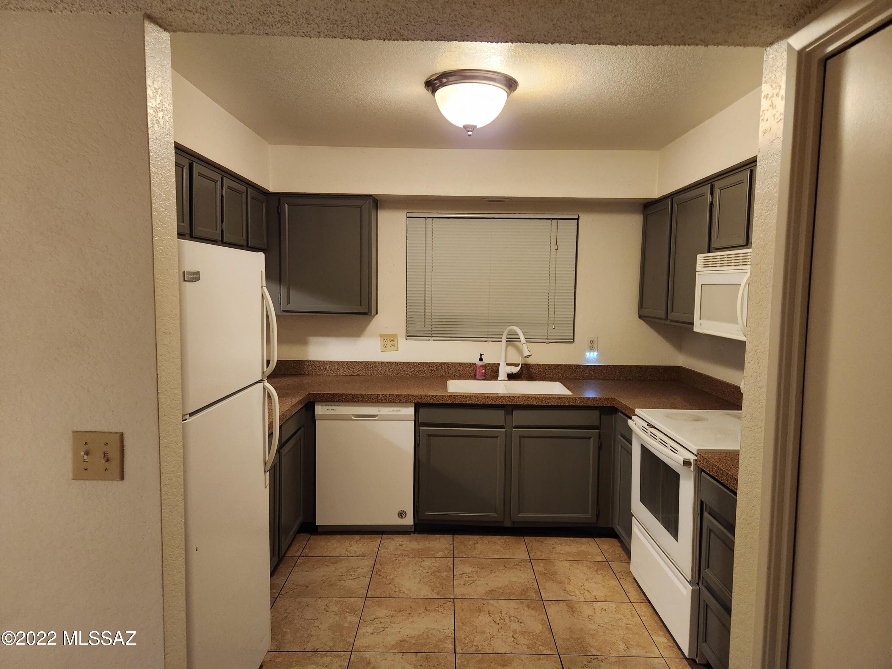 Palo Verde Square Townhouses (1-9) - Residential Lease