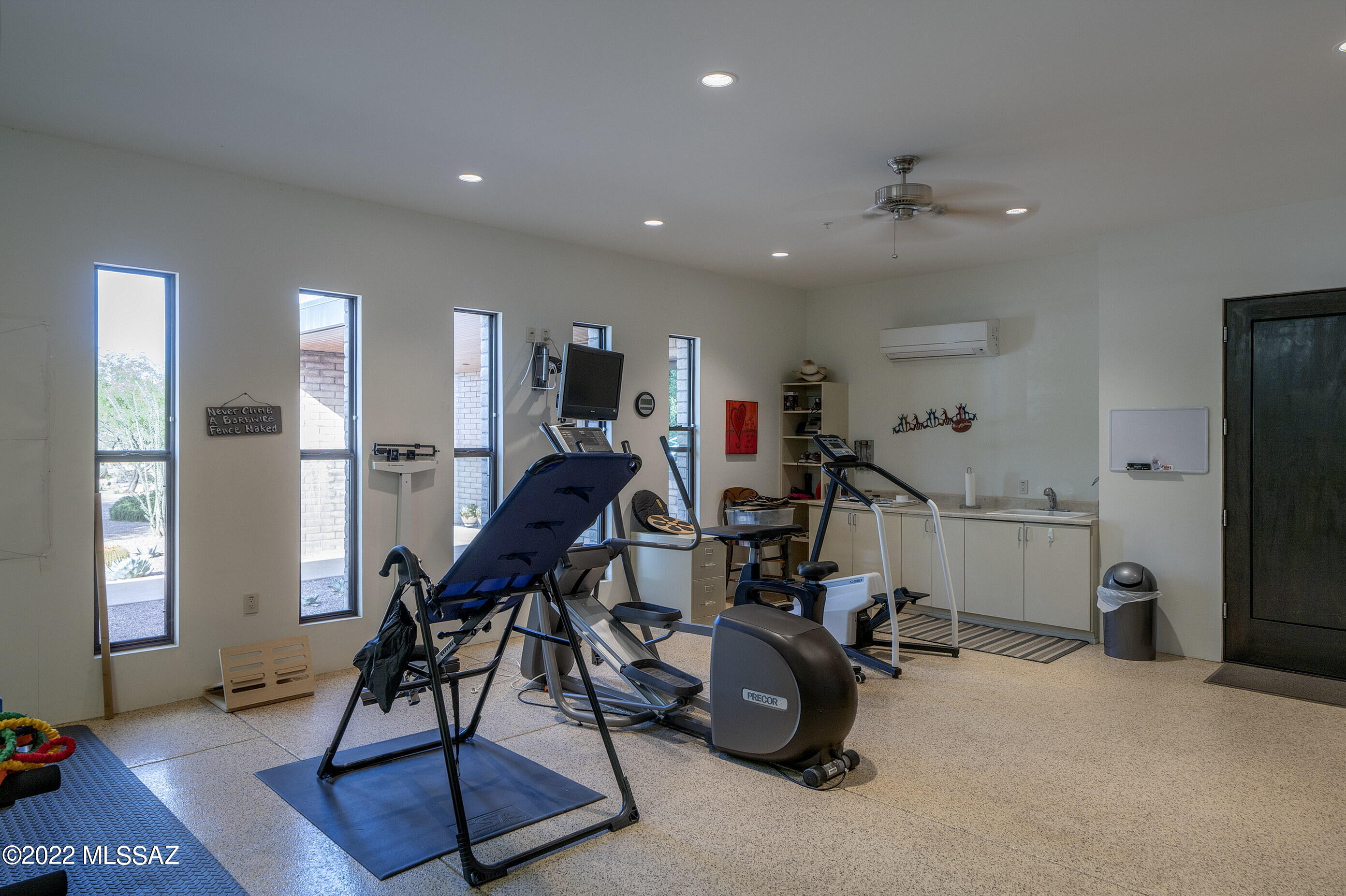 La Cholla Airpark - Residential