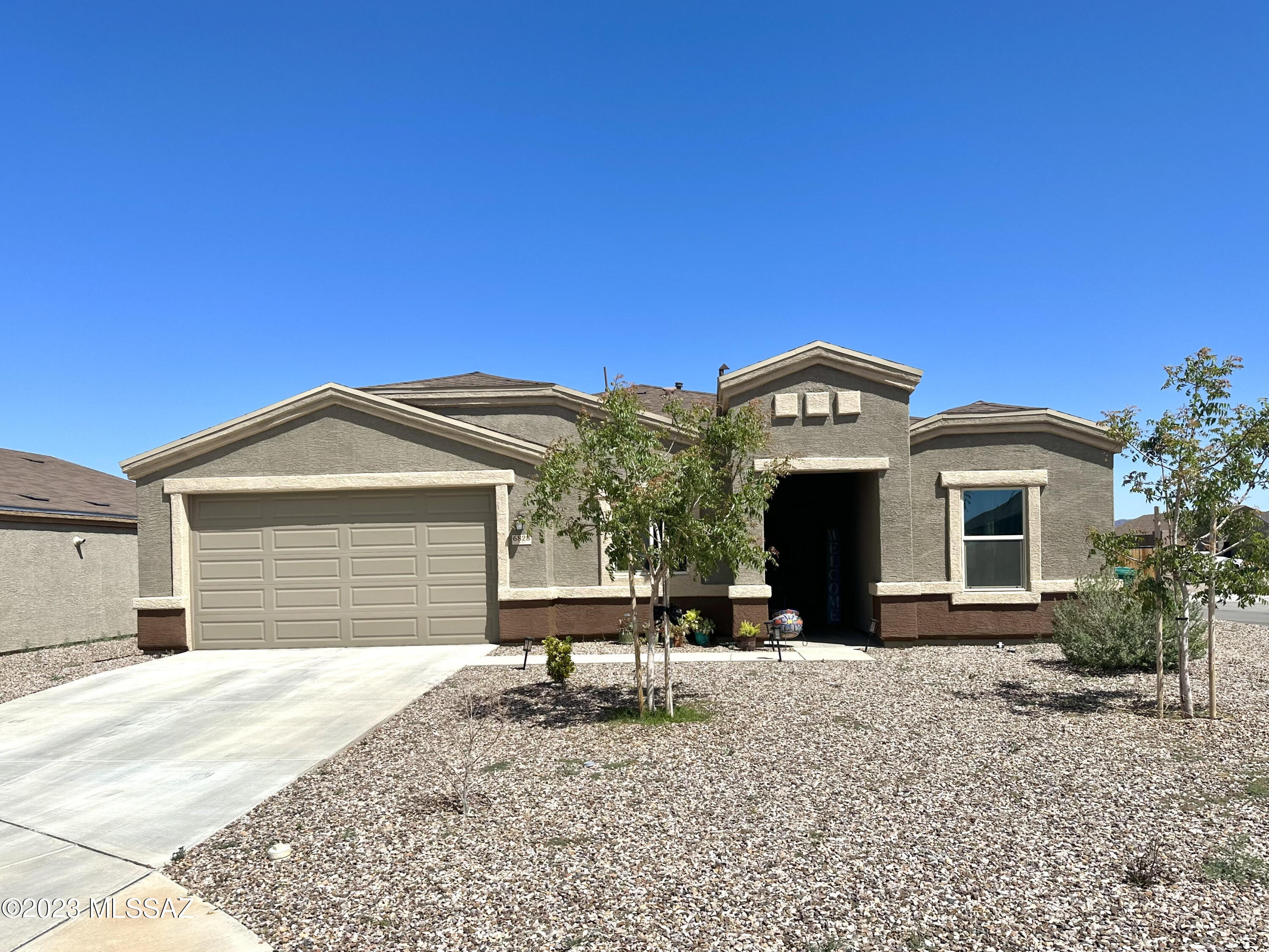 Beautriful DR Horton home bulit in 2021.  Offers four bedrooms and two bathrooms. Ready to move in and accomadate a beauiftul family. Large open floor plan that allows for the family be together while dining, cooking or just enjoying the family room.