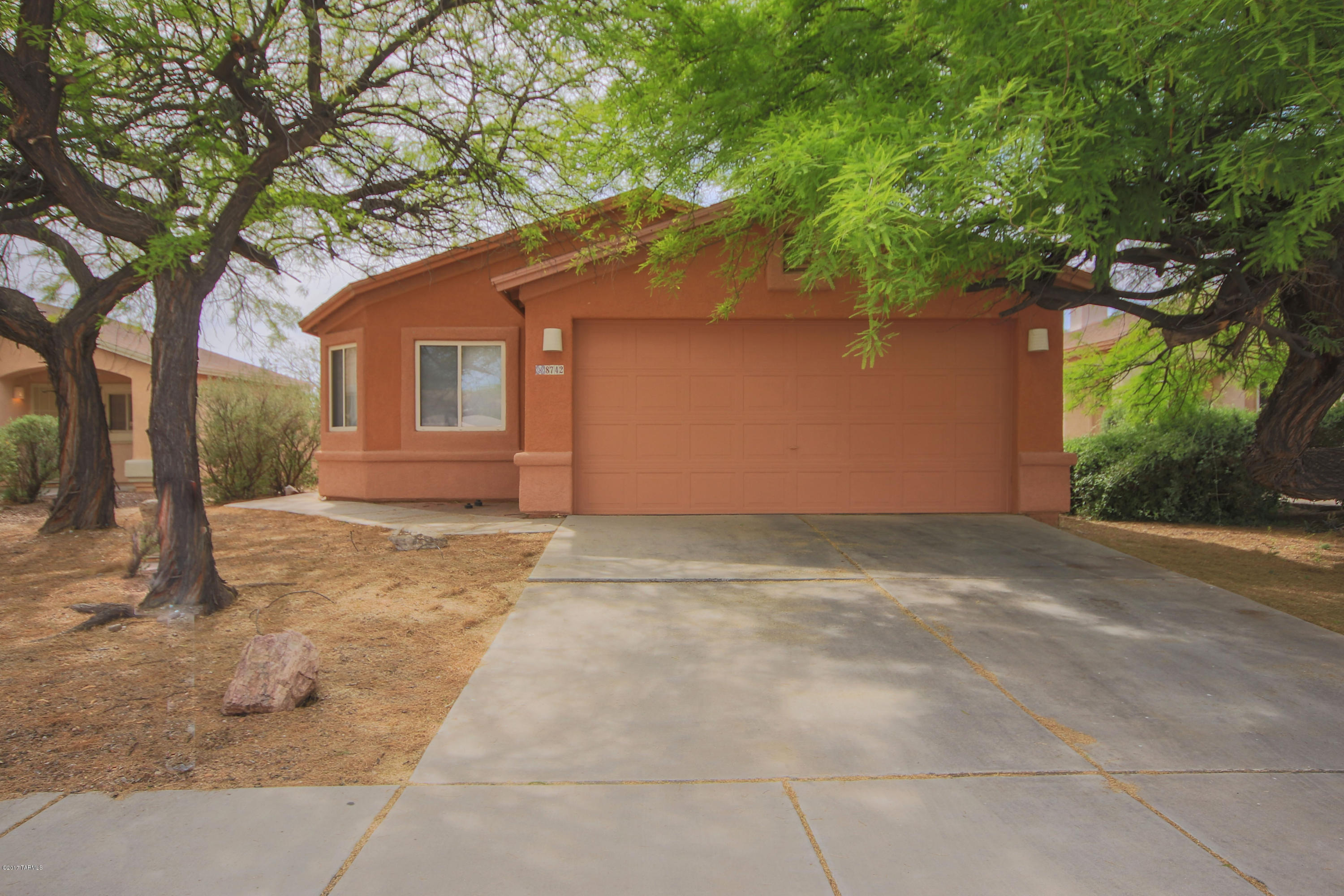 Beautiful Richmond American Home. Quiet street and no homes behind you. 4bedroom/2 full bathrooms. Great family room with vaulted ceilings, split floor plan, great open feeling. Private backyard with covered back patio and fire pit. Vail school district and close to Purple Heart park.