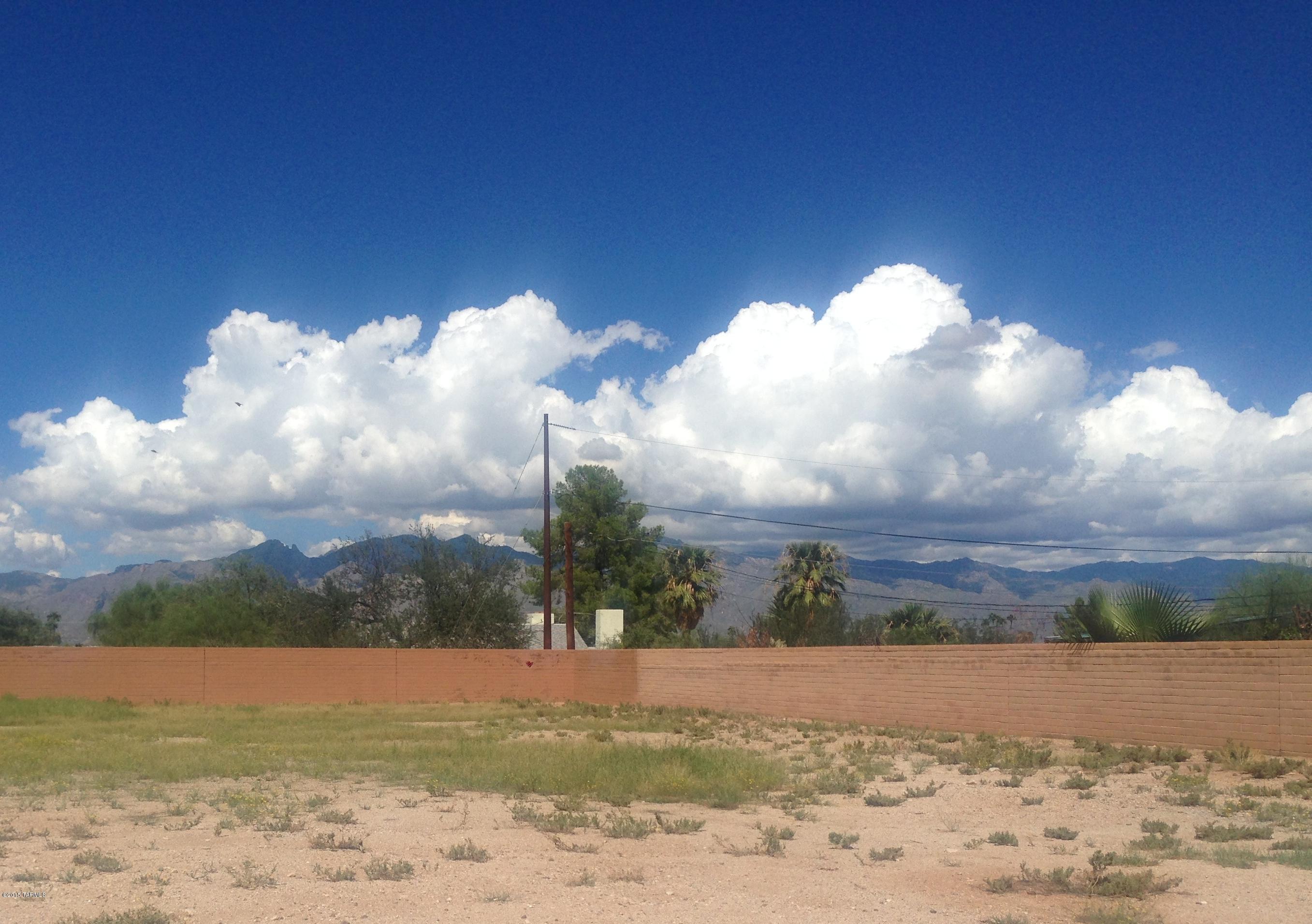 Beautiful views of the Catalina Mountains. Ready and easy lot to build on. Walls around the property is in.