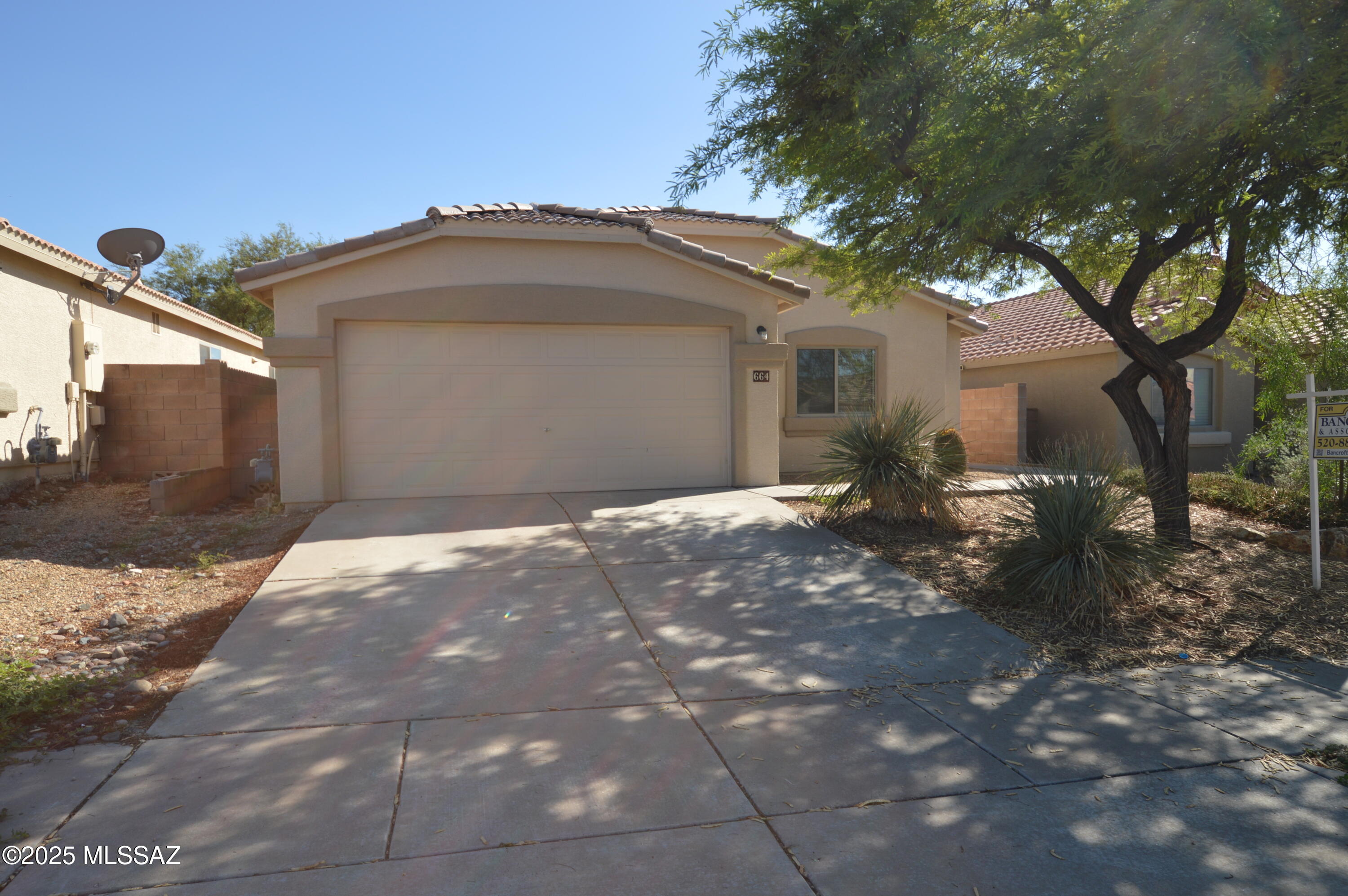 Corona De Tucson 4BR waiting for you! This lovely home is tiled throughout for easy maintenance and cleaning! Spacious rooms so everyone has plenty of personal and communal space! Big backyard with covered patio!
Don't miss out on this amazing home! CALL TODAY!
