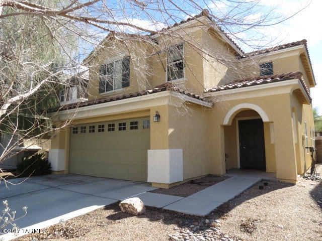 Great home in the beautiful Valstate subdivision, close to schools and I -10 . This amazing home features 4 bed 2  1/2  bath, Lots of space in the living area. The amazing flooring in the kitchen makes the stainless steel appliancess look even nicer. Larger than traditional size on the top kitchen cabinets plus a lot of counter top space!
Owner will credit buyer up to 1,500 towards new carpeting with a full offer.