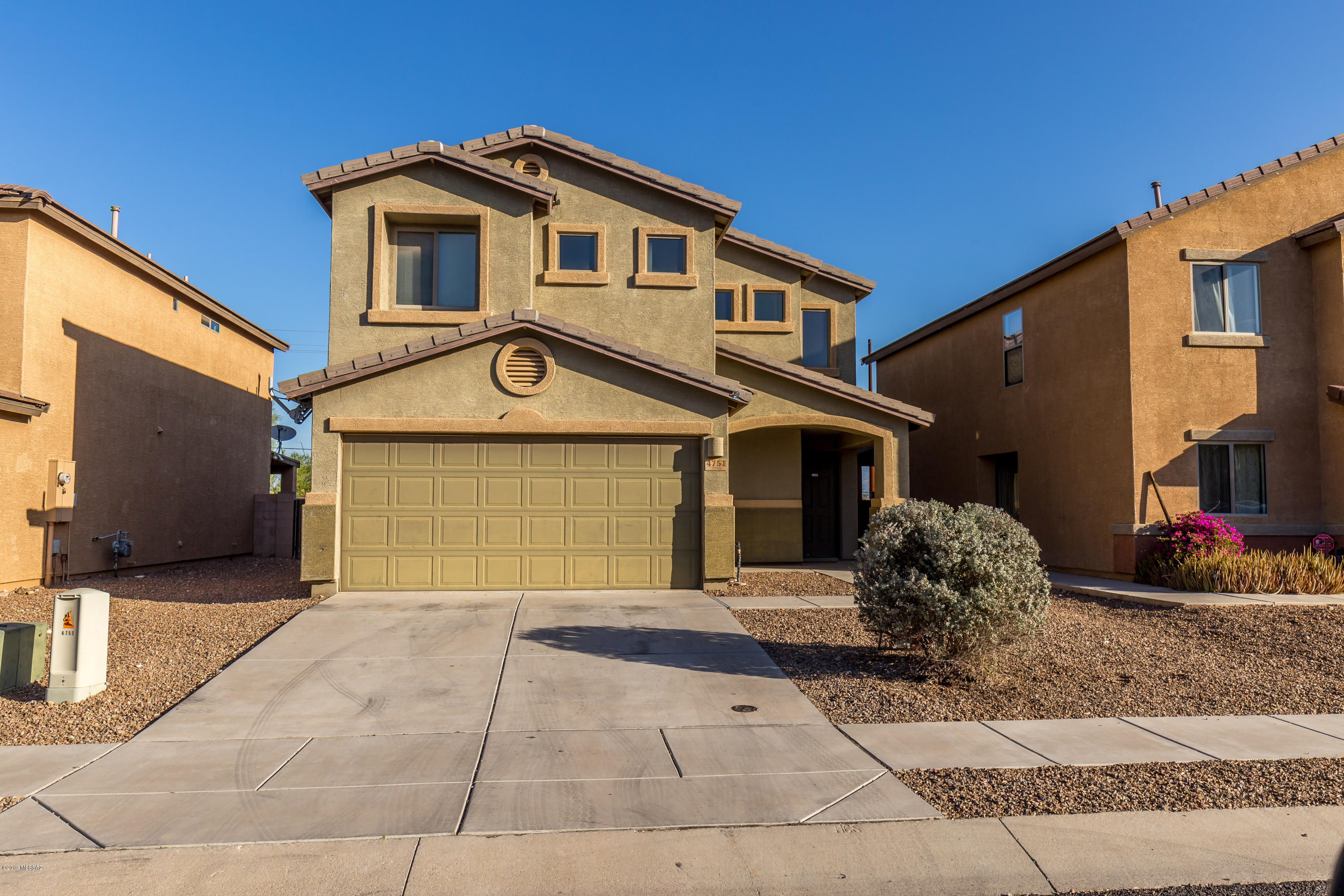 Gorgeous 3 bed 2 1/2 bath w/loft area home. walk in closet in the master, dual sink in the master bath,  Located in a desirable area near shops, restaurants, I-10 and more.  Perfect home for first time buyer or rental for seasoned investor. Kitchen is open to dining area and offers Stainless steel appliances, Low care yard, mountain views from backyard. Come see this home today!