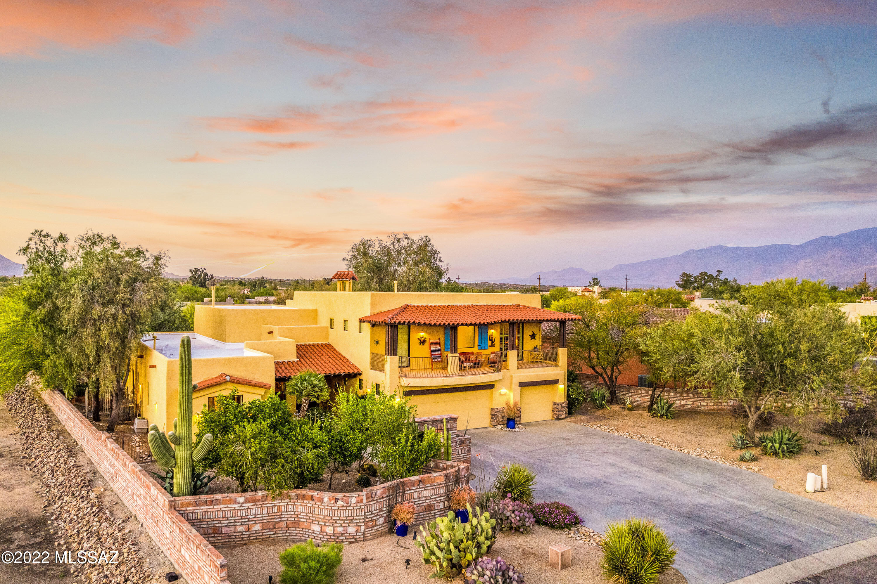 Spectacular custom home on a large .35 acre lot in desirable Northwest Tucson location. This 5 BD/3 BA/3,641 Sq.Ft/3 Car Garage home has an inviting & spacious floorplan & 2 master suites! Lower level offers a family room w/gas stack stone fireplace & 25' vaulted ceilings, formal dining, 2 guest bedrooms & full bathroom, laundry room & 2nd master suite. 2nd master has a walk-in closet, dual vanities & separate tub & shower. Chef's kitchen offers plenty of cabinet space, granite counters, island, breakfast bar & casual breakfast nook. Upstairs features a guest bedroom, rec room or den w/balcony & main master suite. Master has plenty of room w/access to its own balcony w/city views, separate tub & shower, dual vanities & walk-in closet. Backyard is an oasis w/plenty of room to entertain..... ..... w/a covered patio, outdoor gas firepit, pebble tec pool & spa & dog run. 3 car garage is extended length w/large storage or workshop area. Property has plantation shutters, 20" tile floors, surround sound stereo, solid-wood knotty alder doors throughout & so much more. Terrific location close to schools, restaurants, shopping & golf courses, including Omni National.