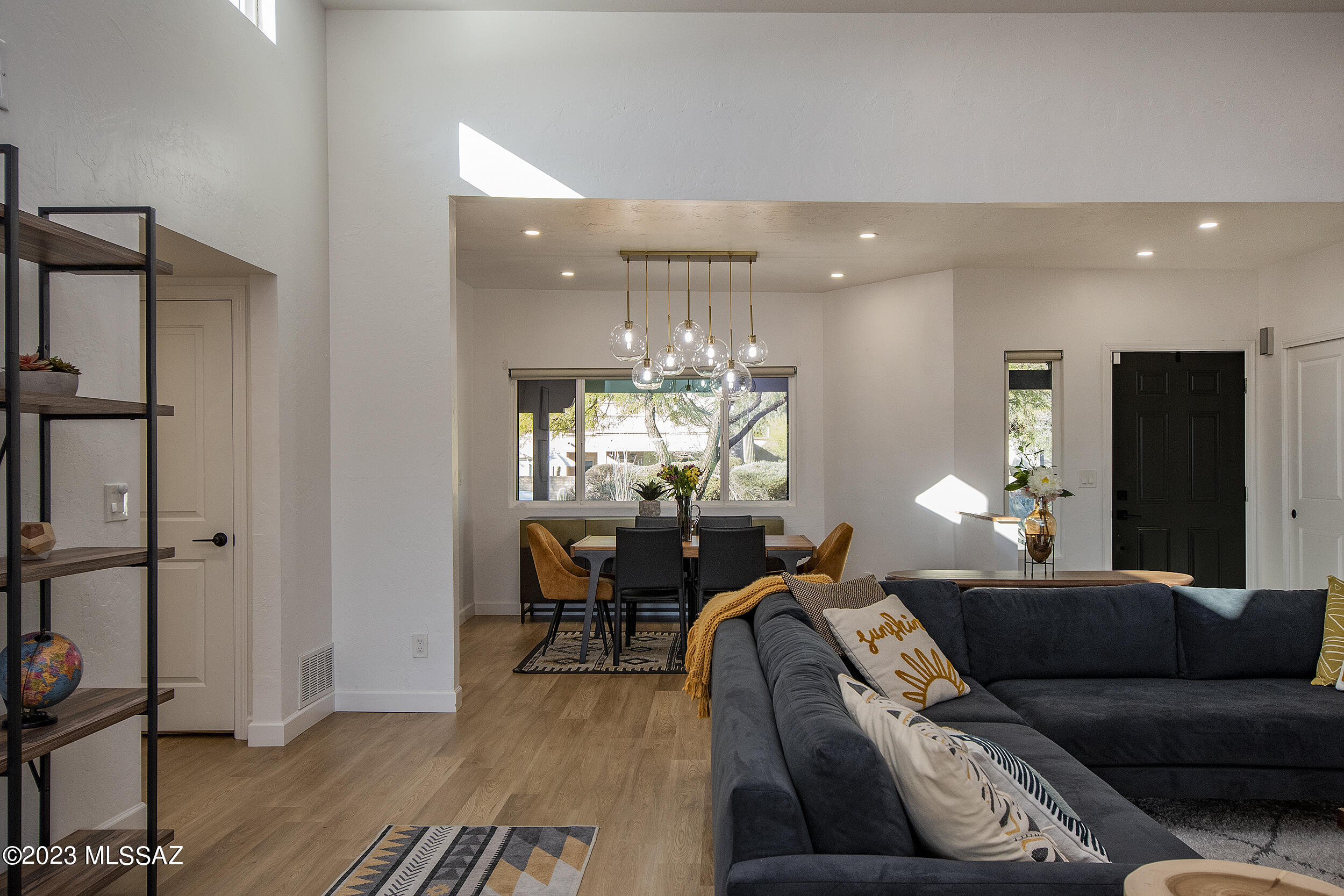 Las Alturas (1-167) - Residential
