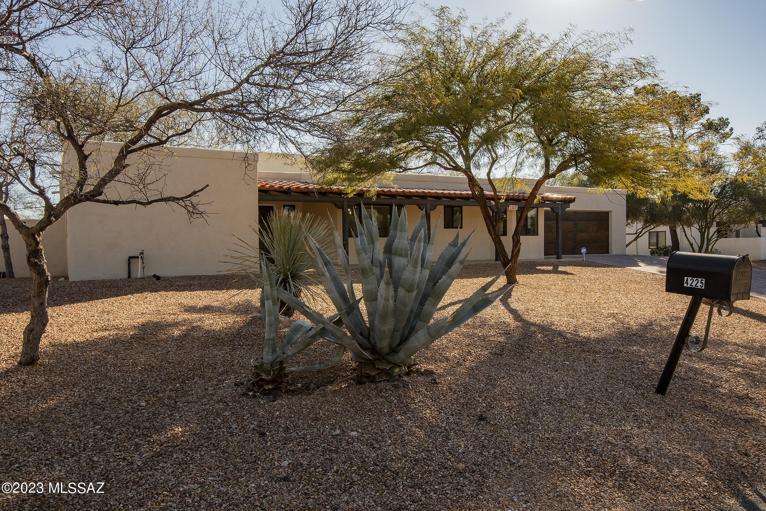 Las Alturas (1-167) - Residential
