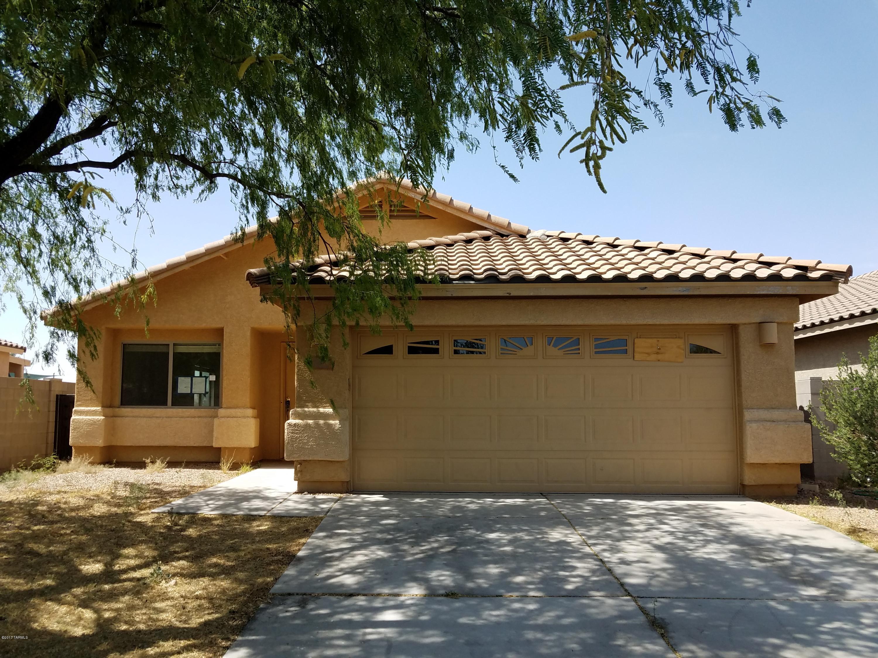 Beautiful house in a great gated community.  This beauty is located on a cul-de-sac and has no direct back neighbors.  Also this is a great family size home with 4 bedroom, 2 bathrooms, large kitchen, dinning area, living room and family room.  You also get a nice size back yard for entertaining or to create your very own oasis.  Do not let this one get away.  Make your move today.  Online auction begins 04/15/17 and ends 04/19/17.