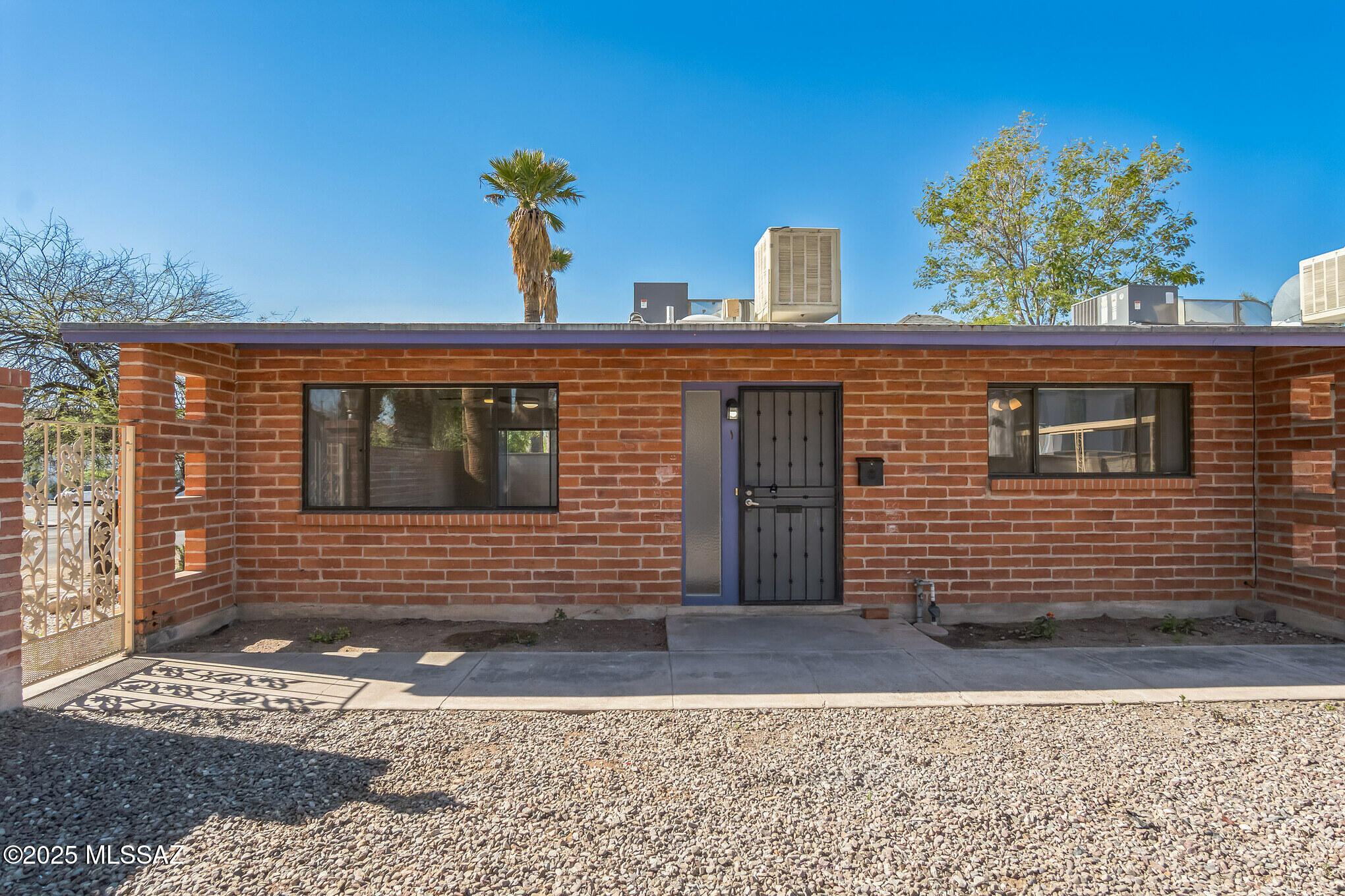 Perfect opportunity to own a performing multi-unit near the University! This four-plex is comprised of four 2 bed, 1 bath units that have been recently remodeled. Updates include new flooring, new cabinets, and adding stainless steel appliances.  Other amenities include a private enclosed front courtyard, covered parking, and an onsite laundry facility.
Don't miss out!