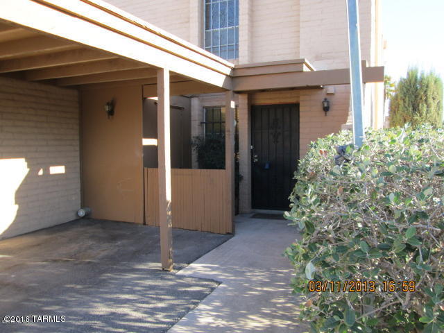This 2br/1.5ba Townhouse is centrally located. Close to UofA. So cute, one of the nicest units in the complex and on the corner.Downstairs is wood laminate and painted with lots of color. Rent 799, Deposit 800. Credit Check 50. Call Jennifer
