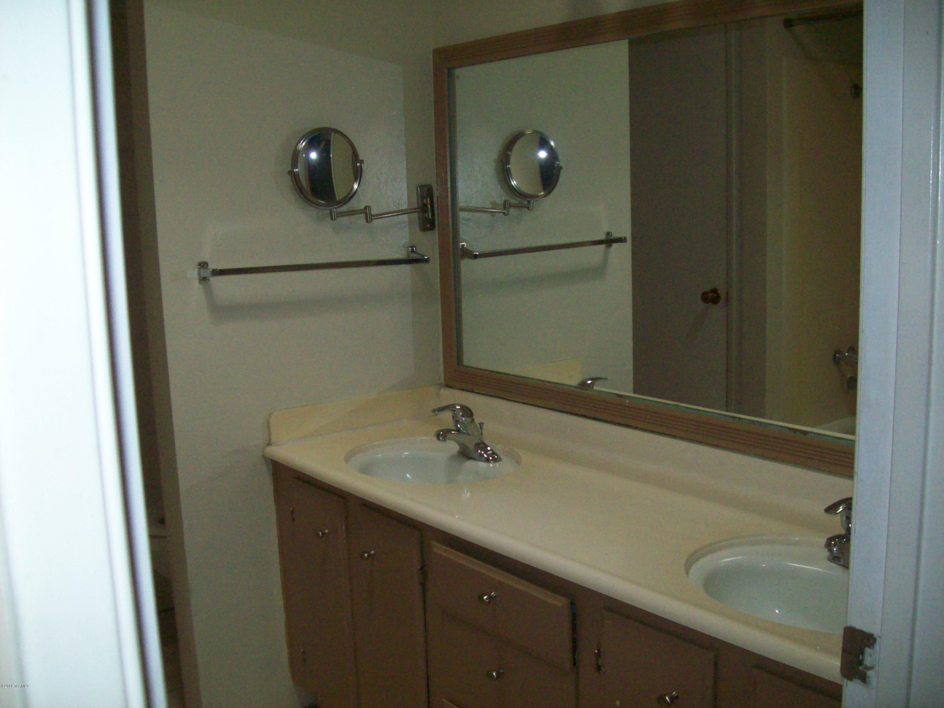 Tucson North Townhome Apts. - Residential Lease