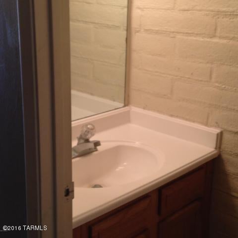 Tucson North Townhome Apts. - Residential Lease