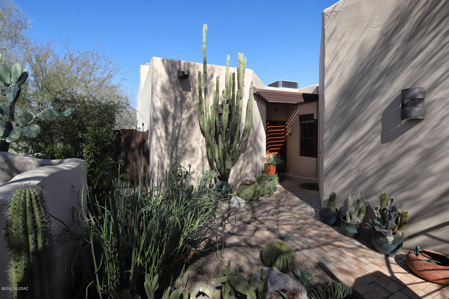 La Sonrisa Twnhms (1-28) - Residential
