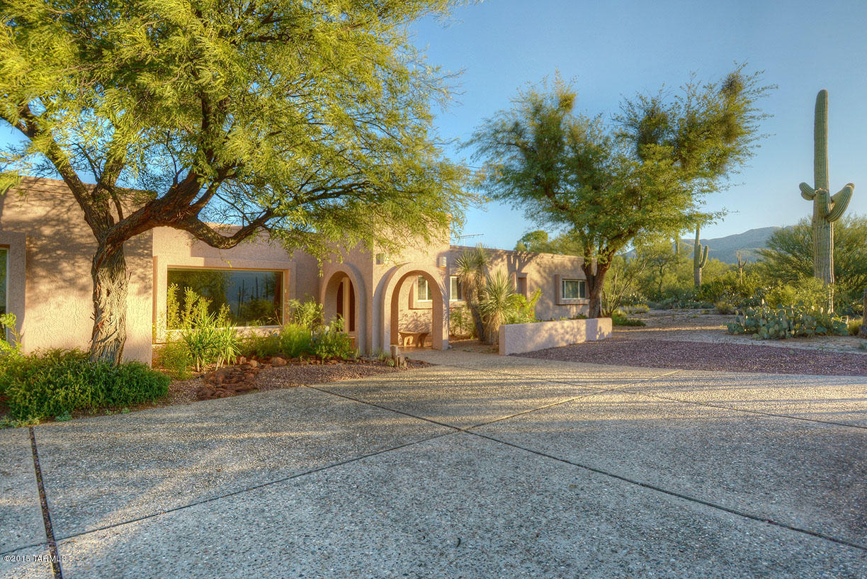 Quality constructed masonry/stucco home on lush,
private lot in La Cebadilla Estates!  Versatile floor plan features a MAIN HOME (4BR-3BA, recently remodeled gourmet kitchen with new SS appliances, gorgeous granite & beautiful cabinets+ extra game room, office & den!) SEPARATE GUEST HOUSE (2 BR-2BA, kit & living area), SWIMMING POOL & 5 CAR GARAGE!  Perfect for a family,  multi-generational family or empty nesters who have visiting guests & need space for their ''toys''. Stunning desert setting, great mountain views, abundant deck and outdoor space for entertaining or sitting in front of the fireplace and gazing at the stars! See documents for
floor plan & extensive list of features. Horse property with plenty of space for future facilities. TRULY A WELL MAINTAINED AND UPDATED HOME!!