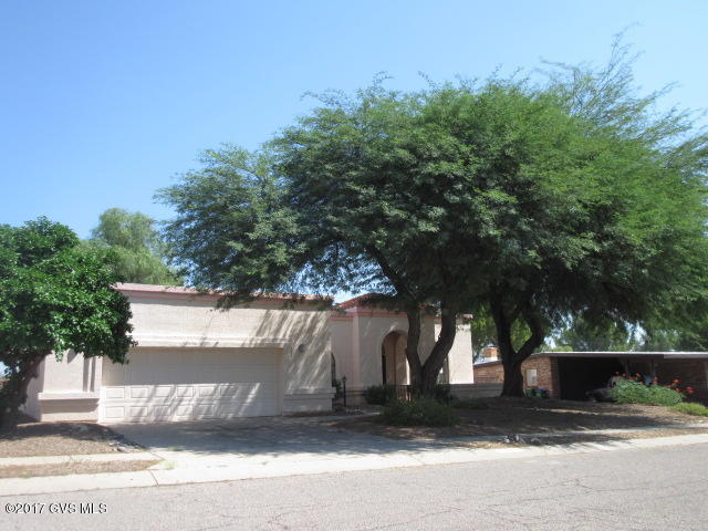 This home has a view of the golf course from the front and the back yards. Front yard is adorned by large beautiful trees. Back yard features a fountain that flows into a lap pool. Screened in patio, covered patio, golf course views. Living space with fireplace. Bay window eating area, upgraded appliances. Second bedroom