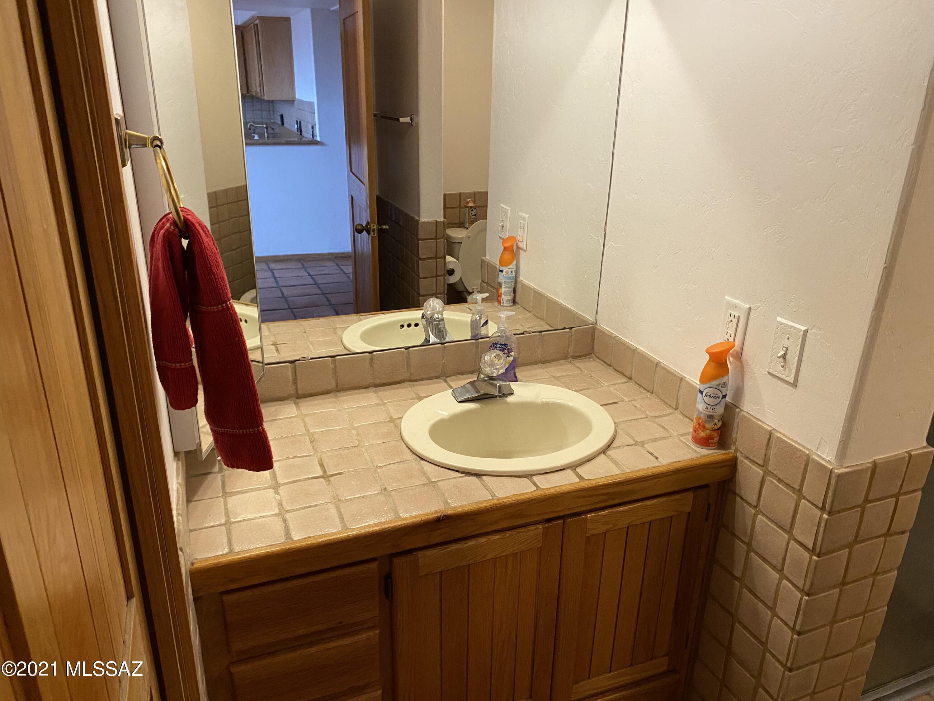 Tucson Racquet Club Twnhms. (1-56) - Residential Lease