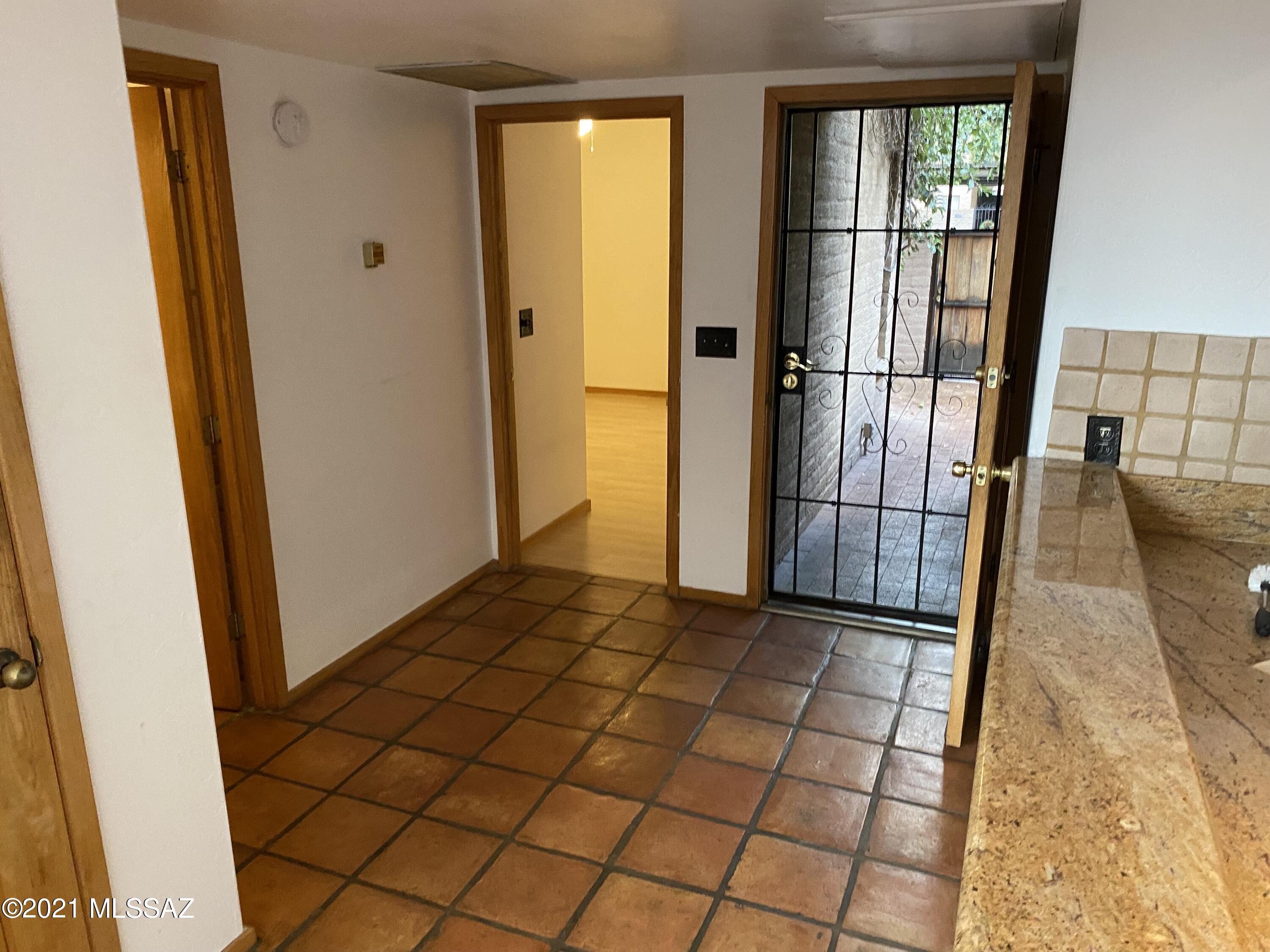 Tucson Racquet Club Twnhms. (1-56) - Residential Lease