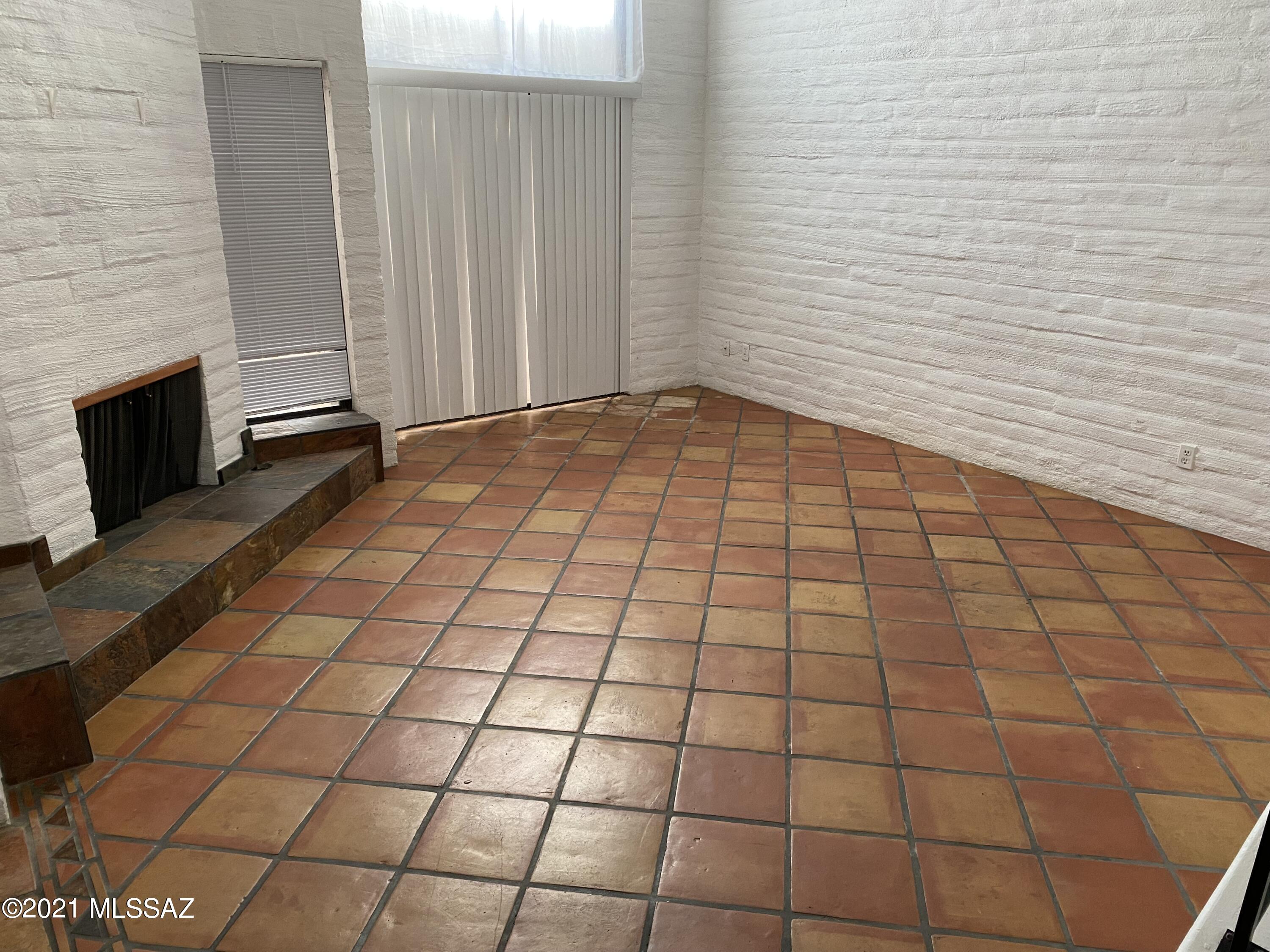 Tucson Racquet Club Twnhms. (1-56) - Residential Lease
