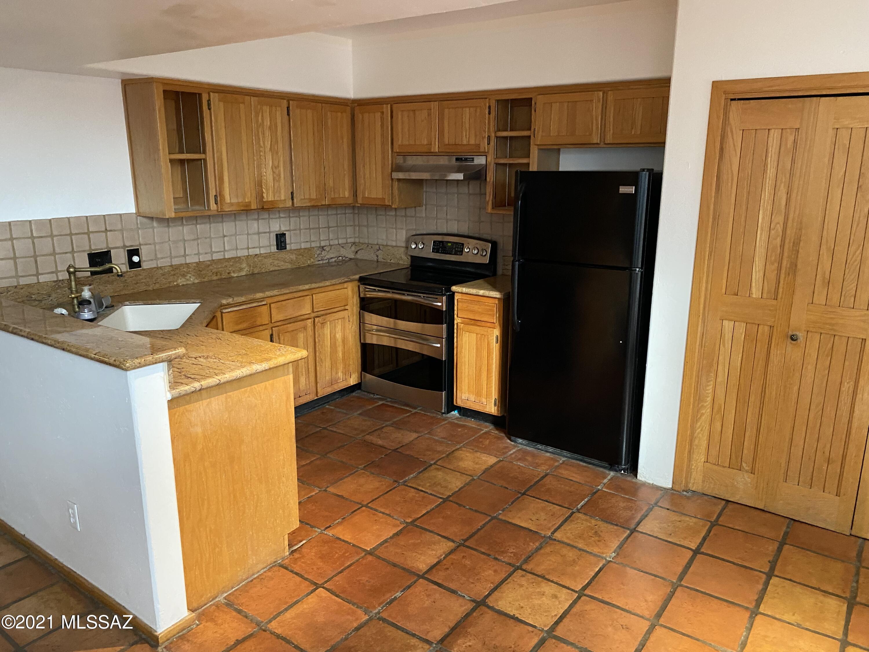 Tucson Racquet Club Twnhms. (1-56) - Residential Lease