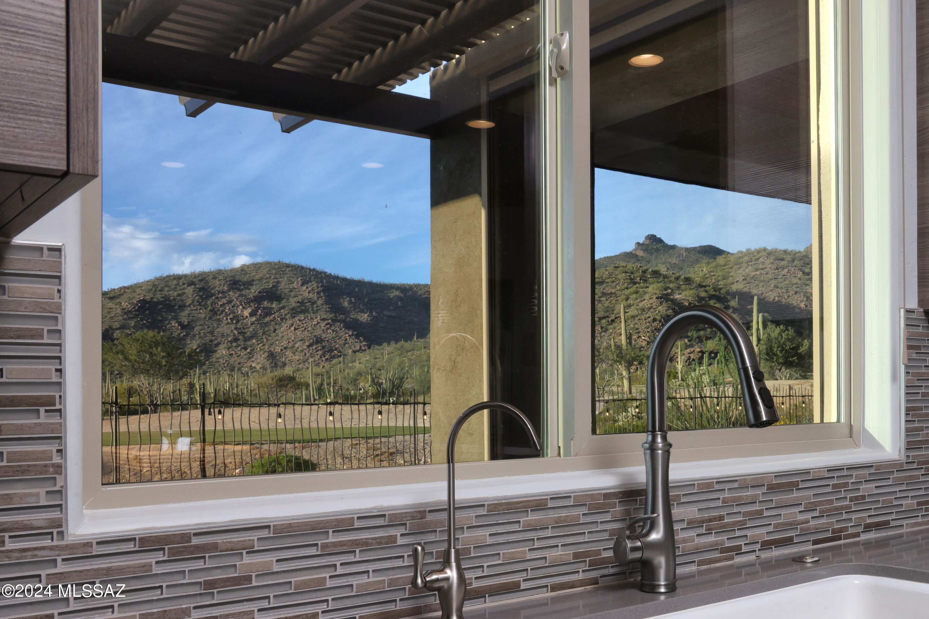 Boulder Bridge Pass At Dove Mountain SQ20132910078 - Residential