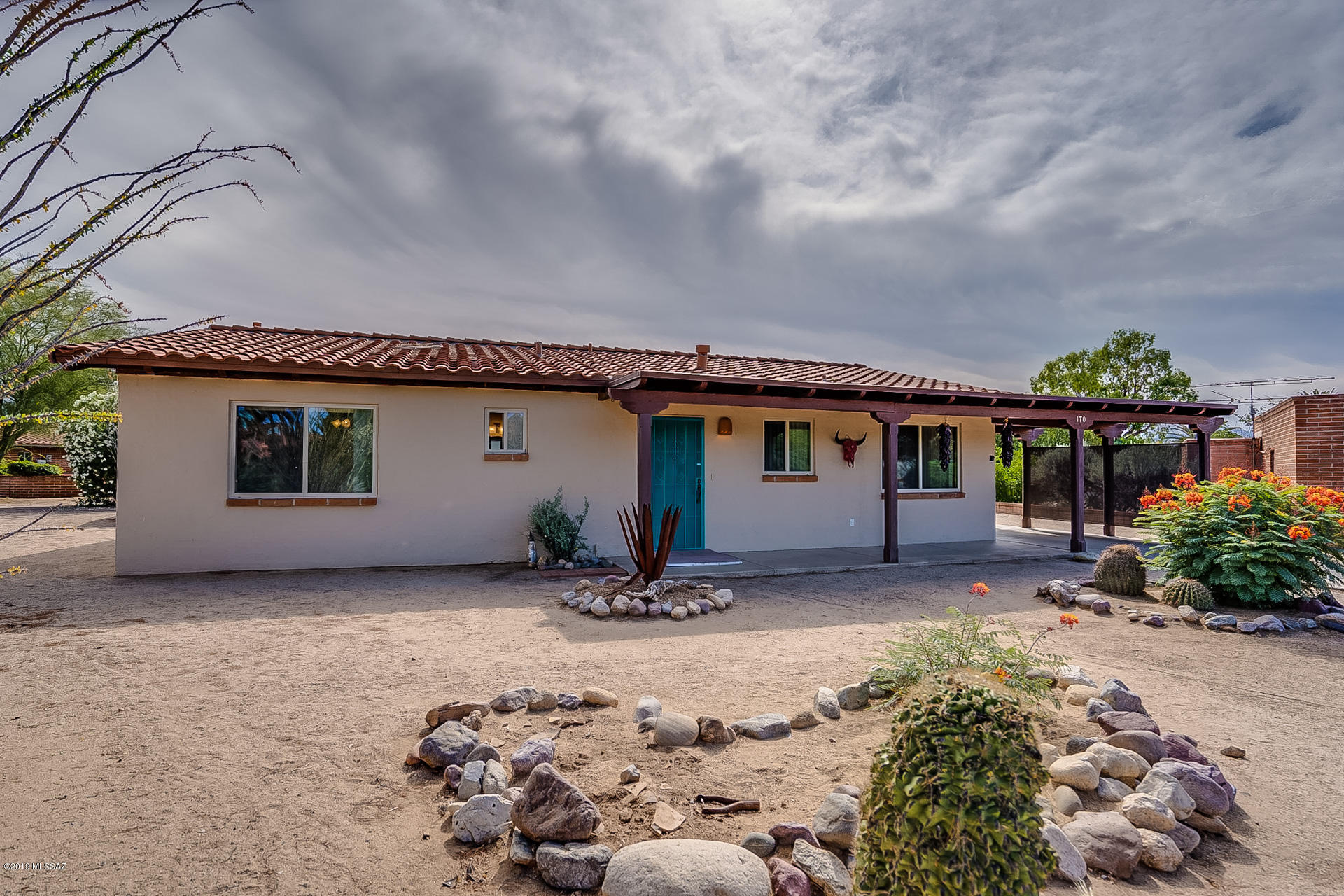 Traditional Southwestern 3BR 2BA in established neighborhood Cul-de-Sac, close to golf, rec center, shopping and restaurants.  ALL TILE flooring!  The SOLID WOOD cabinets in the kitchen w/pullouts and the composite marble kitchen countertops will WOW you ... and have fun cooking on your gas range!  Enjoy the upgraded lighting fixtures, fans and dual-pane windows throughout the house.  AZ room provides extra space for office or just for relaxing with a gas fireplace and an awesome view of Mt. Hopkins.  The covered back patio and beautiful tree in the back yard provide lots of shade.