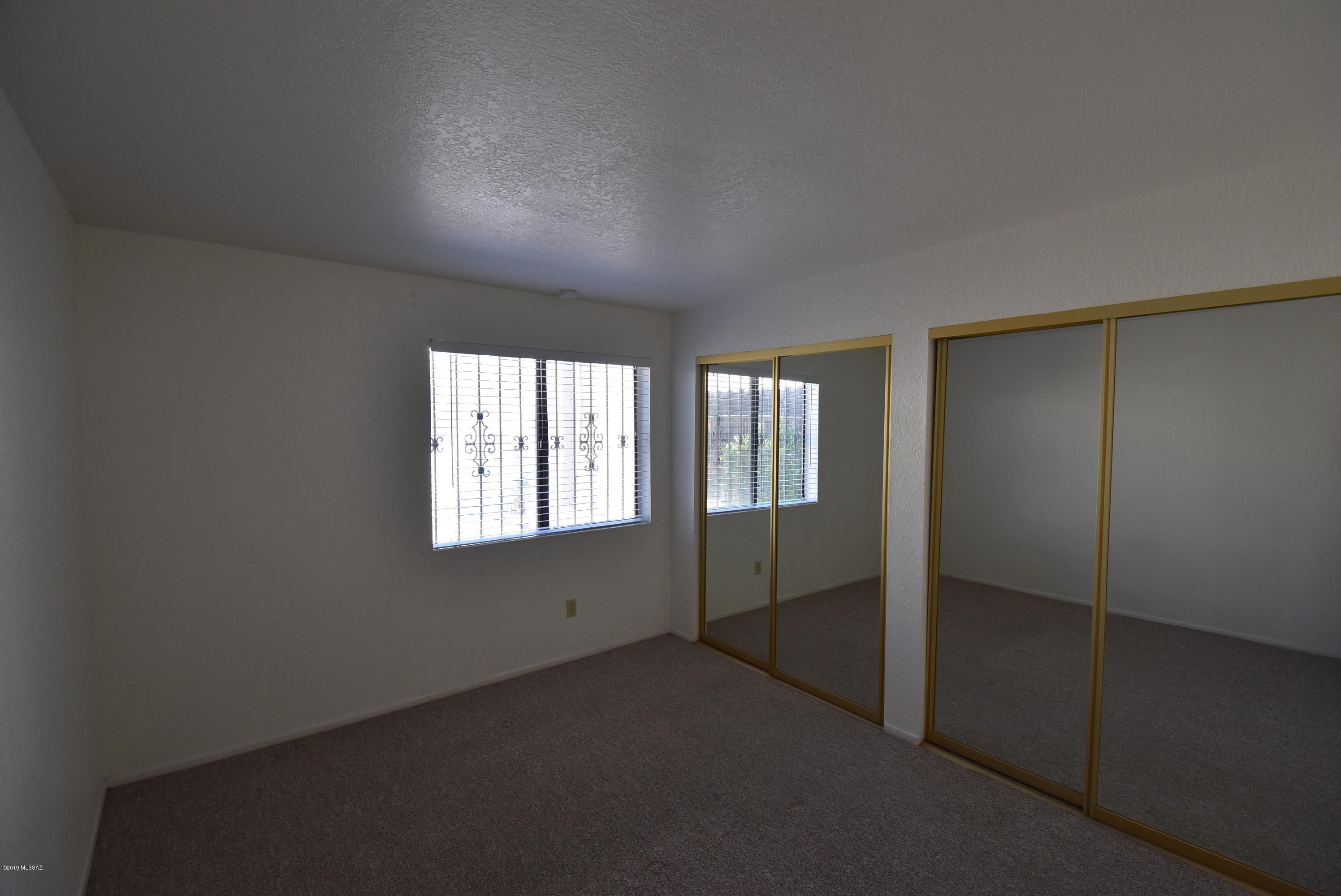 Lazy Creek 1 Amended (1-83) - Residential Lease